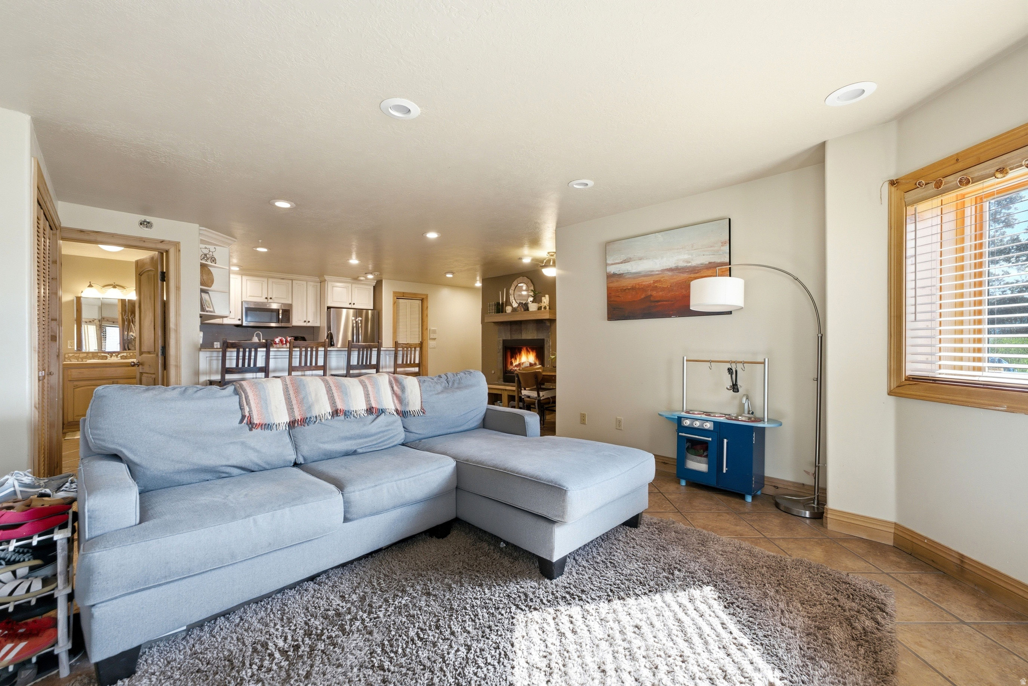 335 W BERN WAY