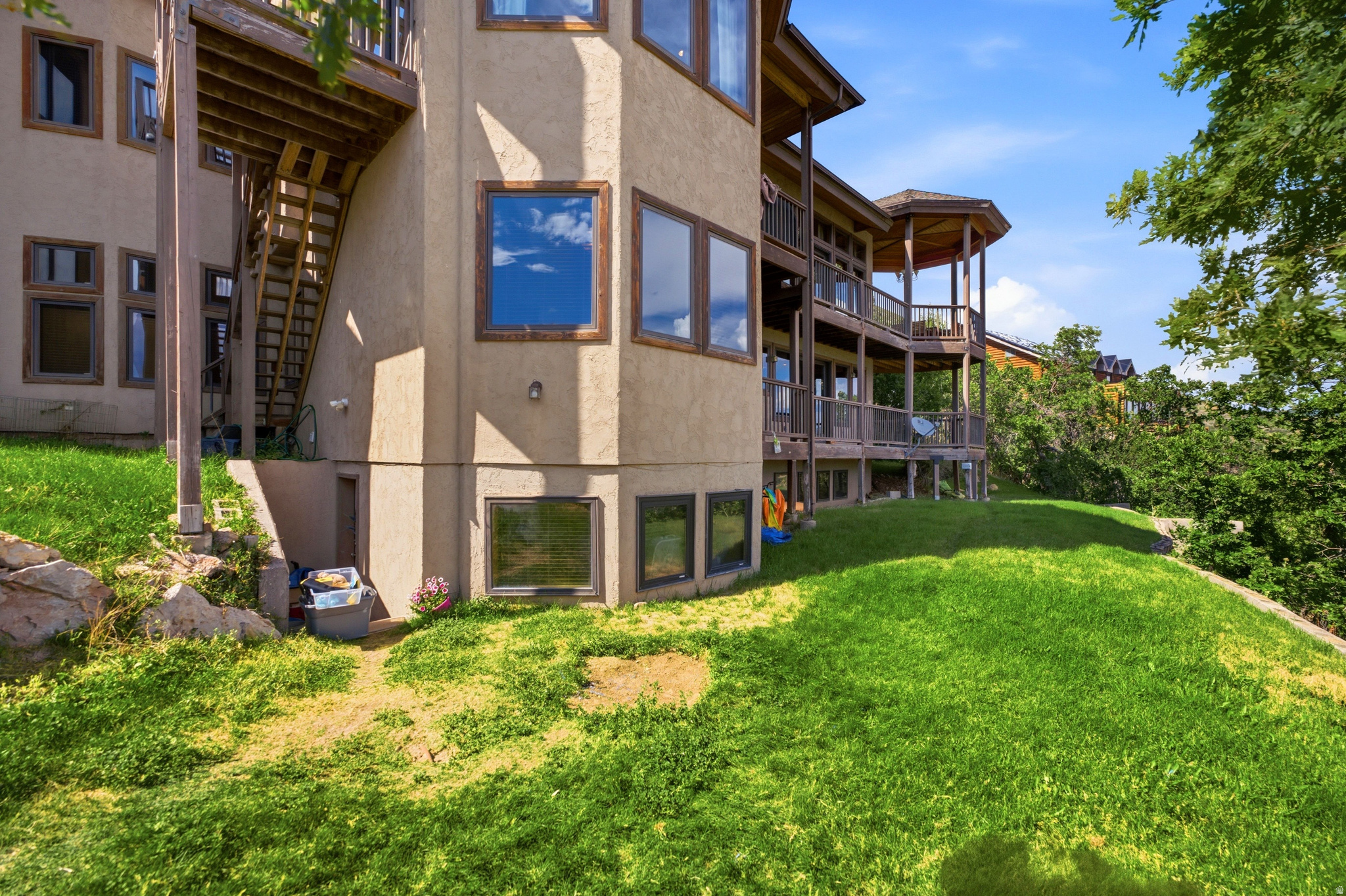 335 W BERN WAY