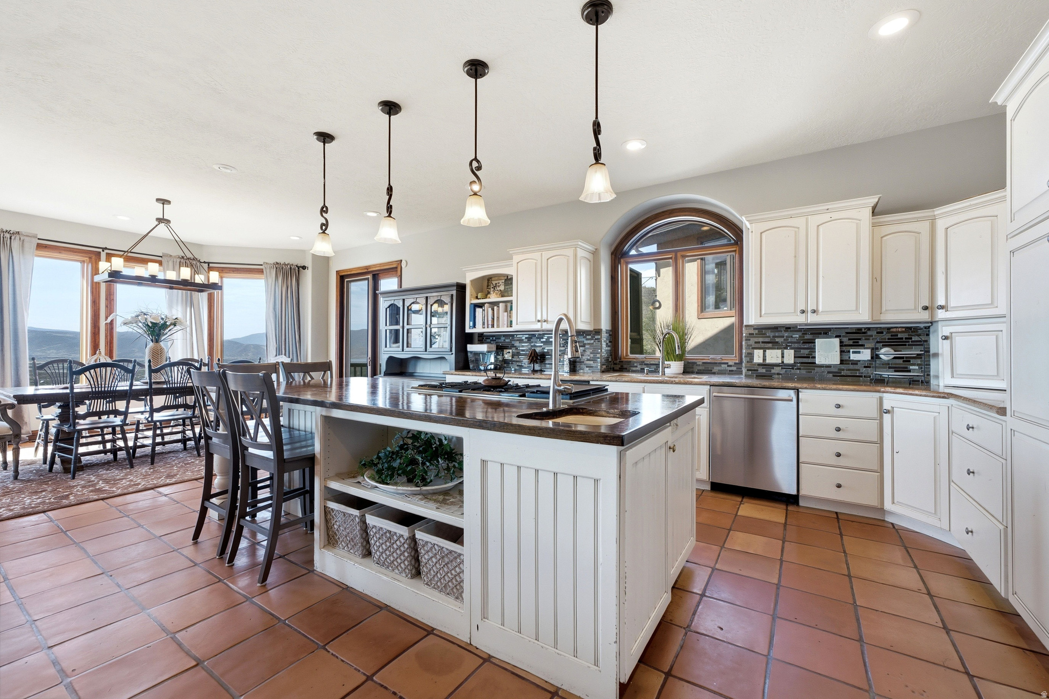 335 W BERN WAY