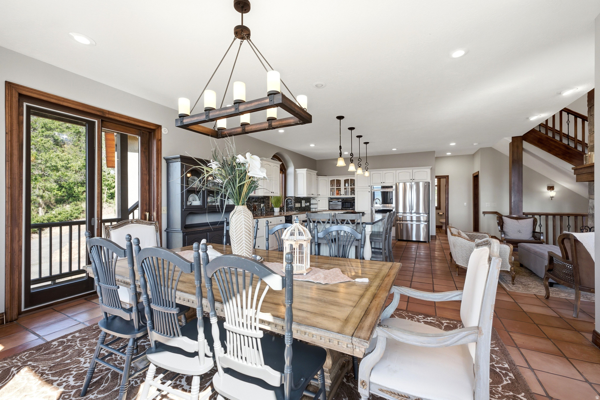 335 W BERN WAY