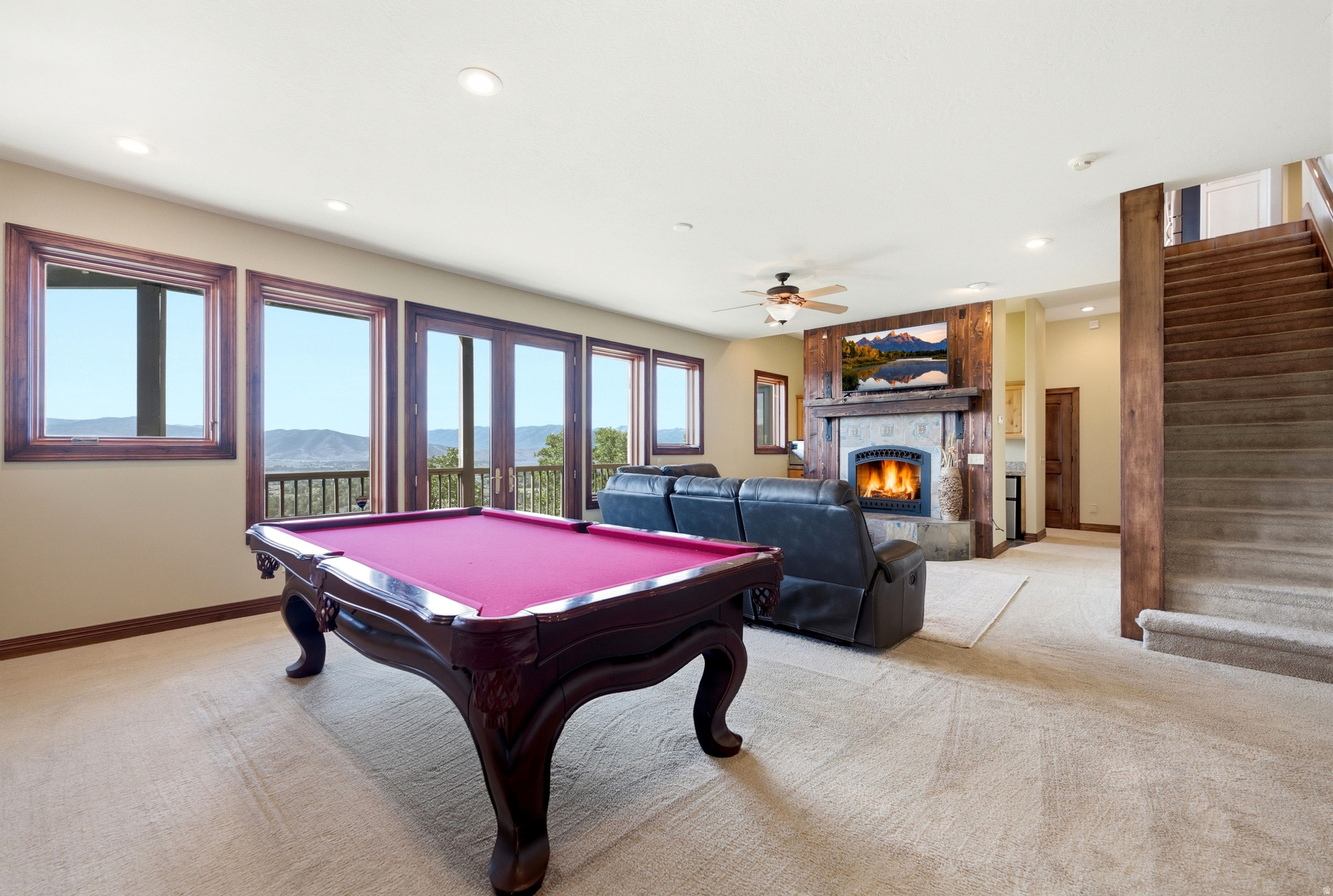 335 W BERN WAY