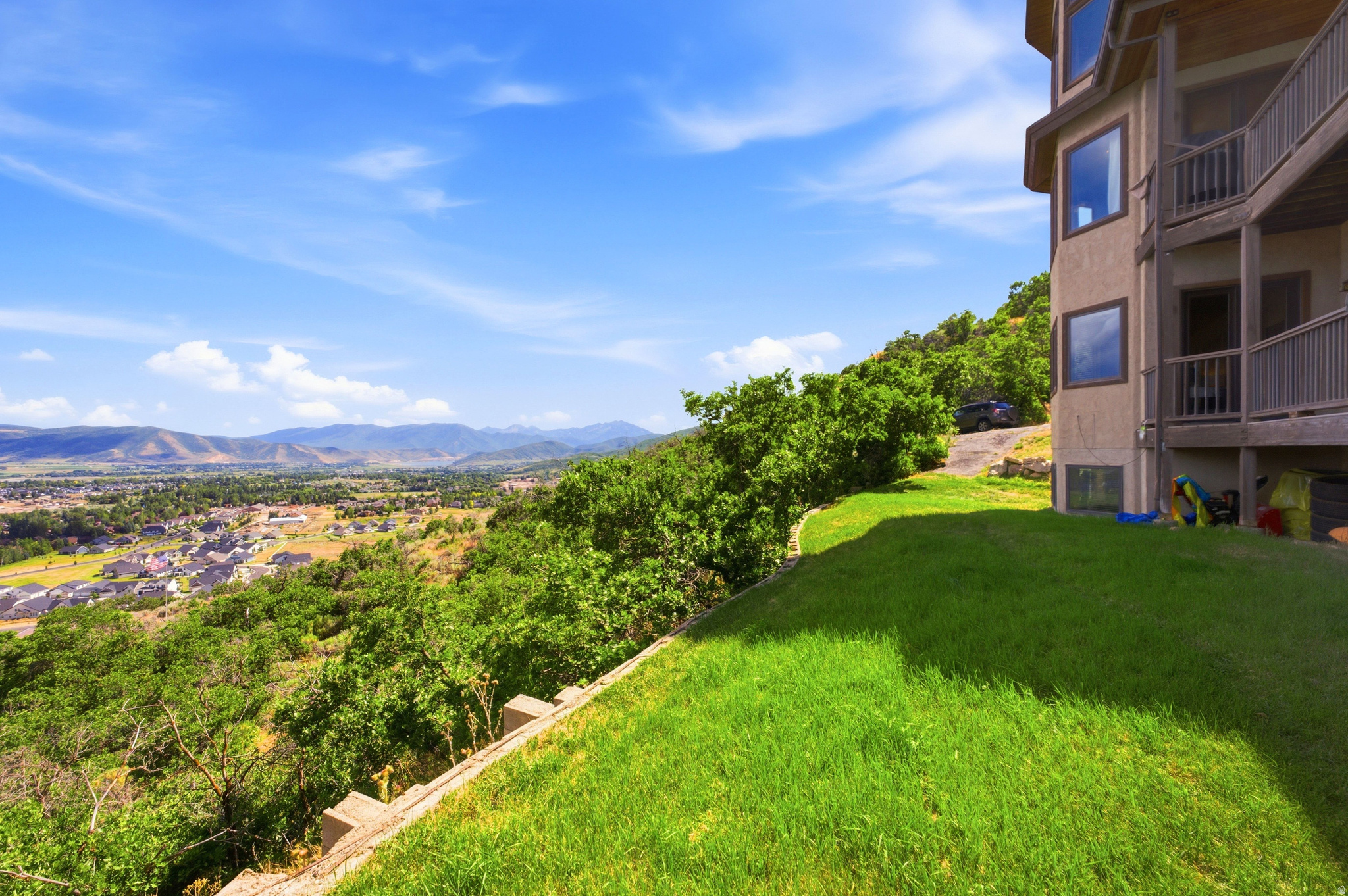 335 W BERN WAY