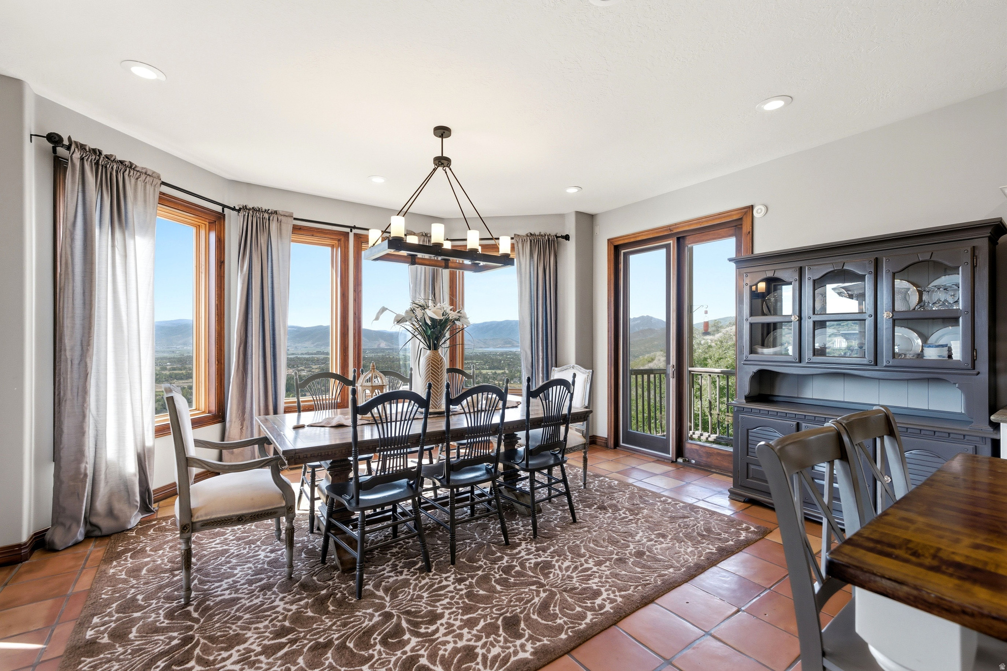 335 W BERN WAY