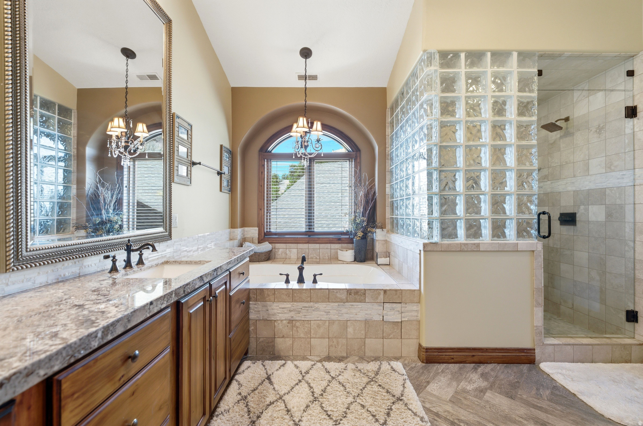 335 W BERN WAY