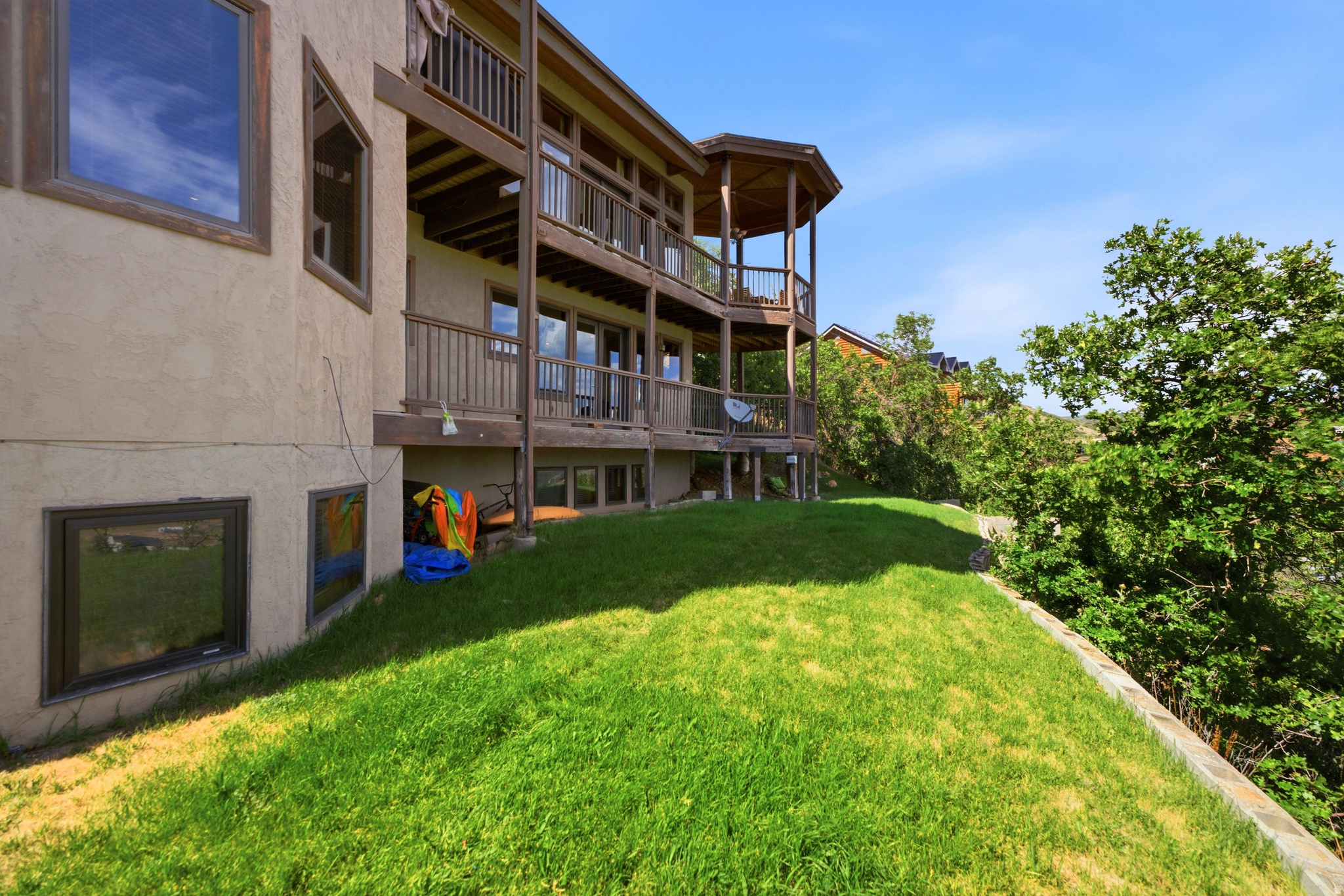 335 W BERN WAY