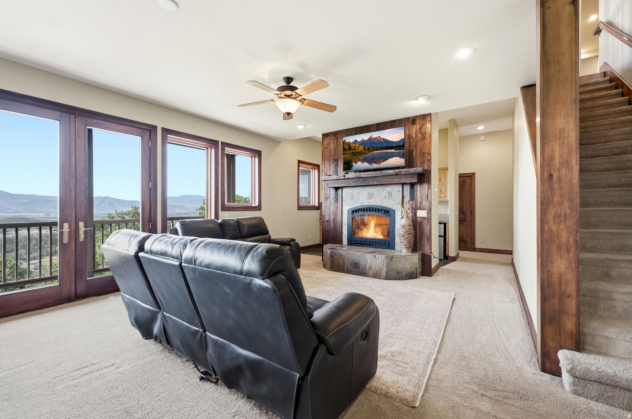 335 W BERN WAY