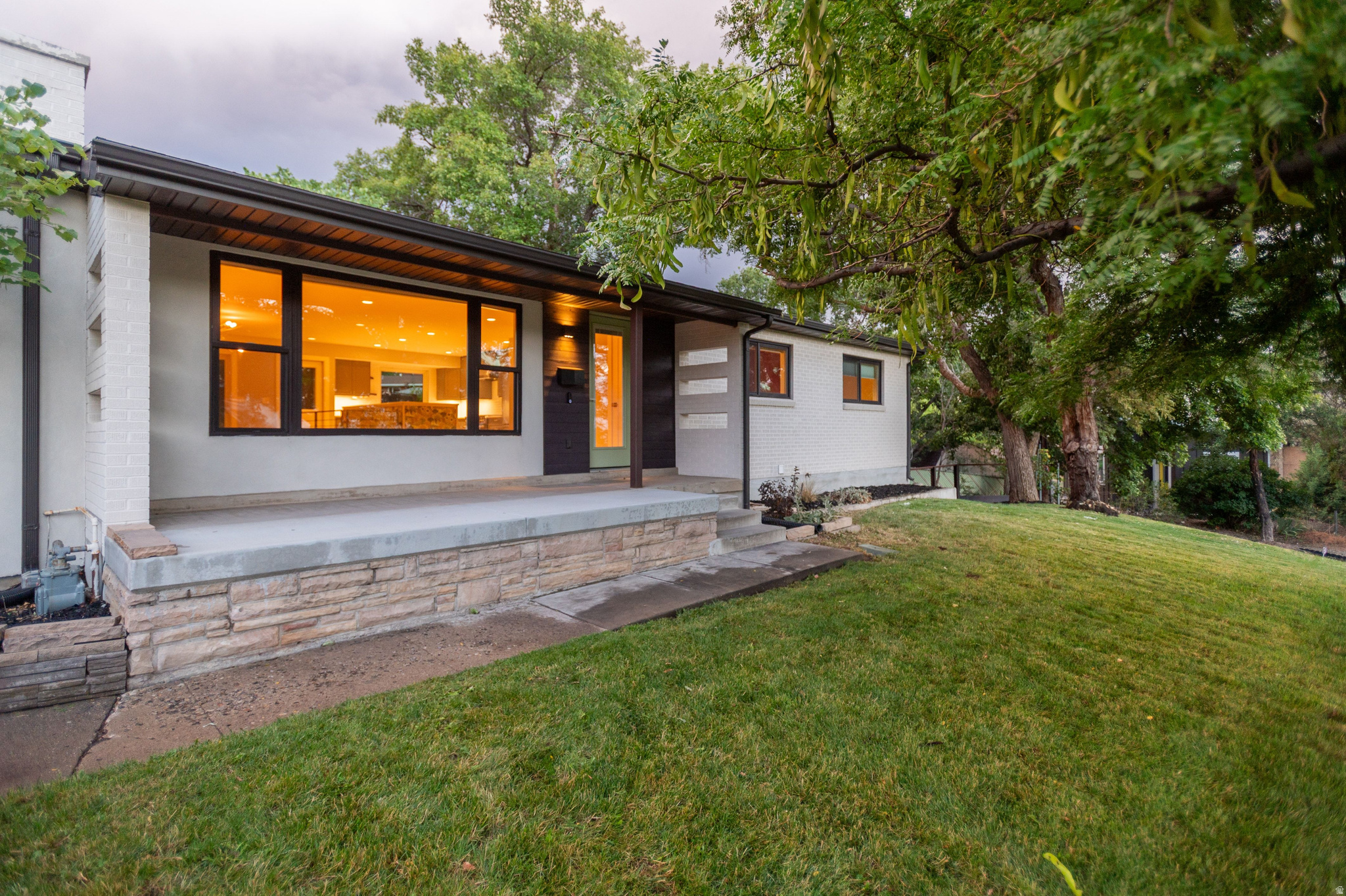 3570 E RAINIER AVE