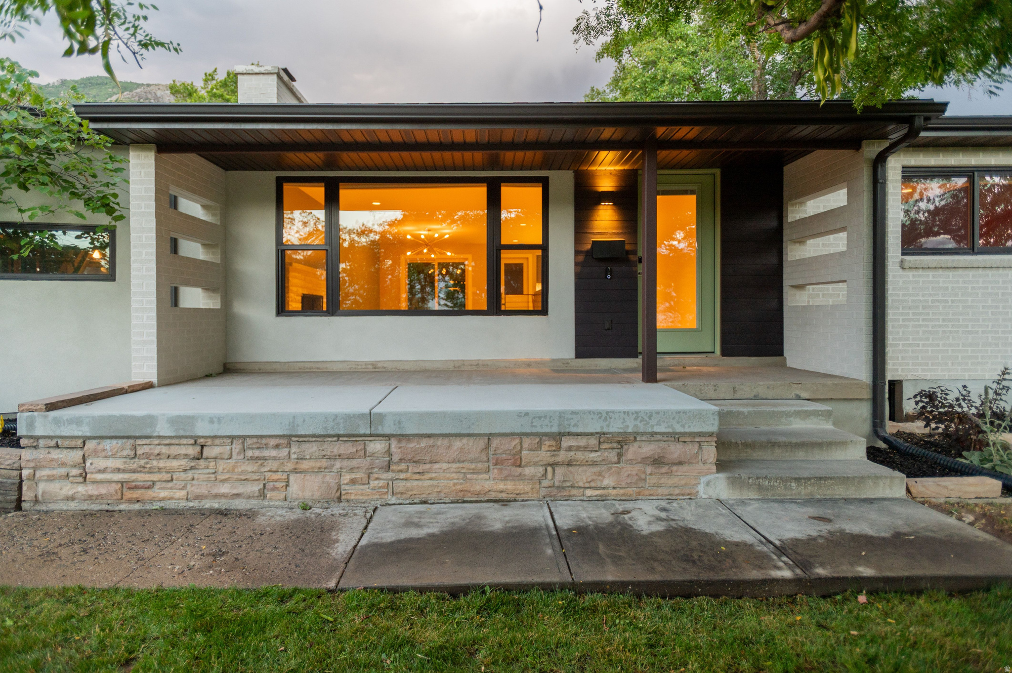 3570 E RAINIER AVE