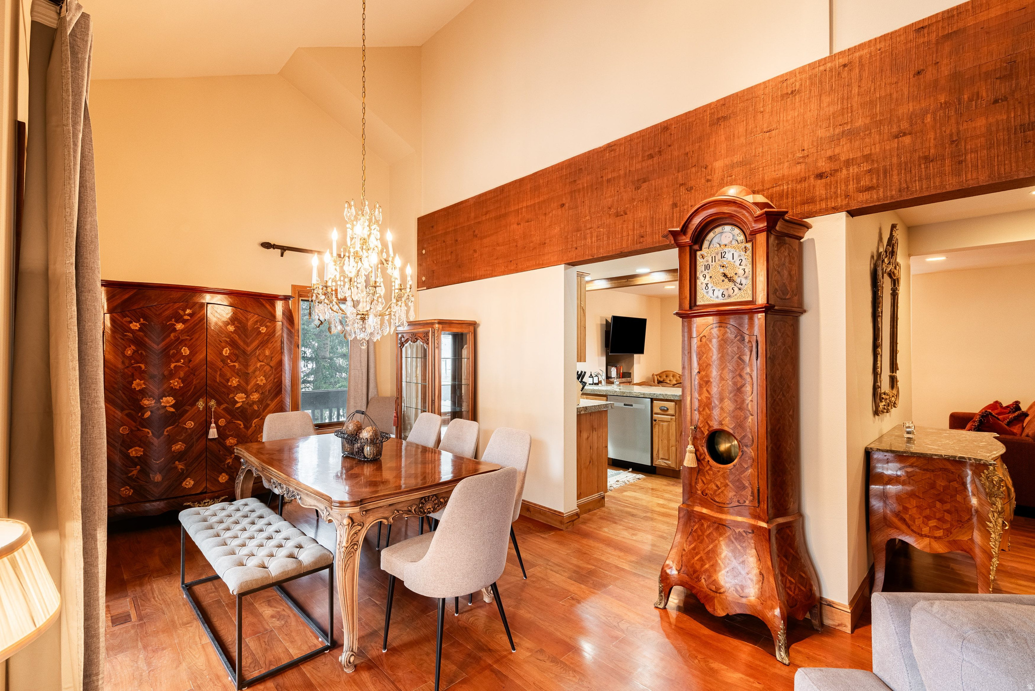 1525 LAKESIDE CIR