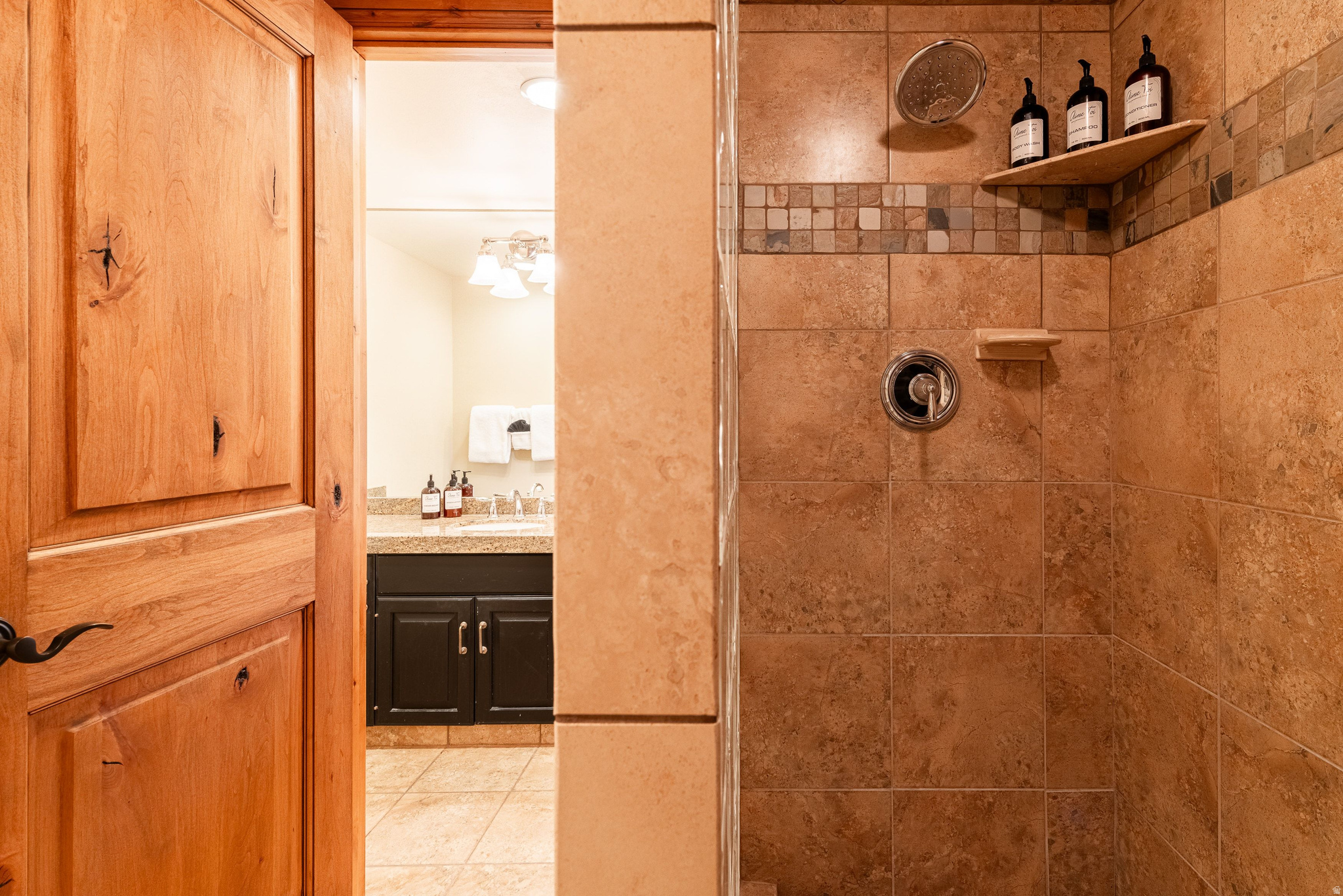 1525 LAKESIDE CIR