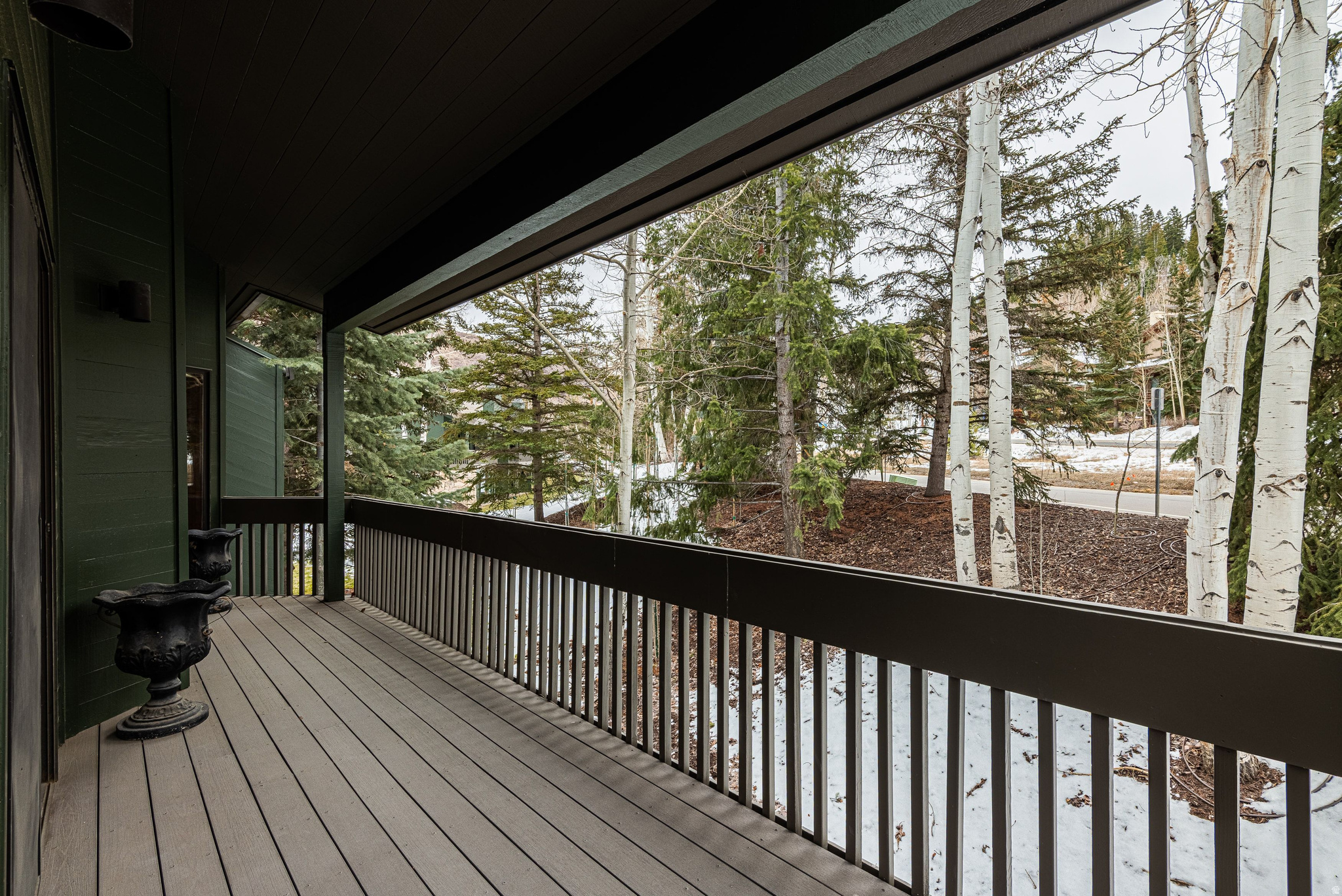 1525 LAKESIDE CIR