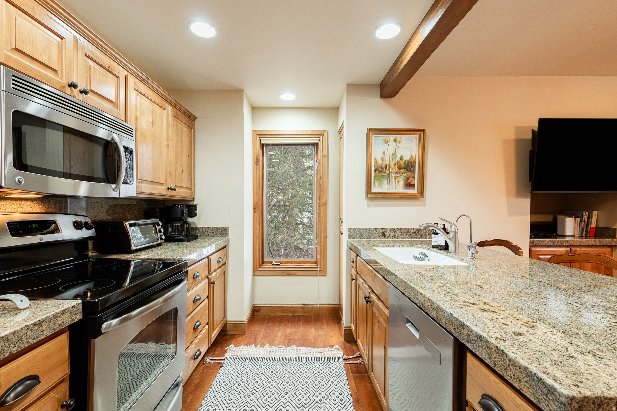 1525 LAKESIDE CIR