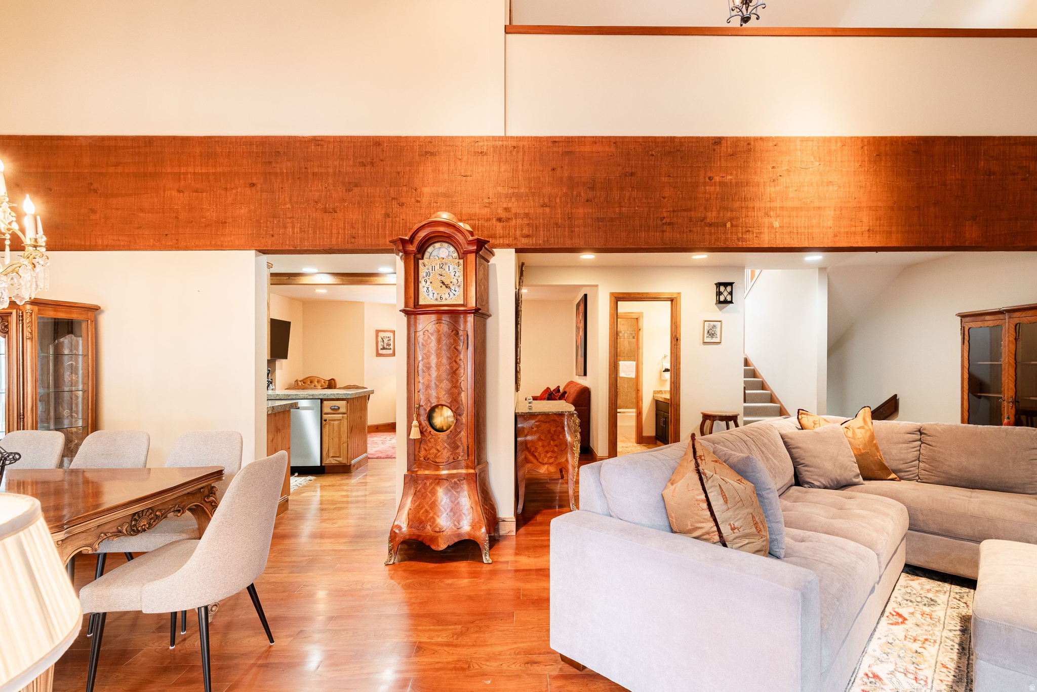 1525 LAKESIDE CIR