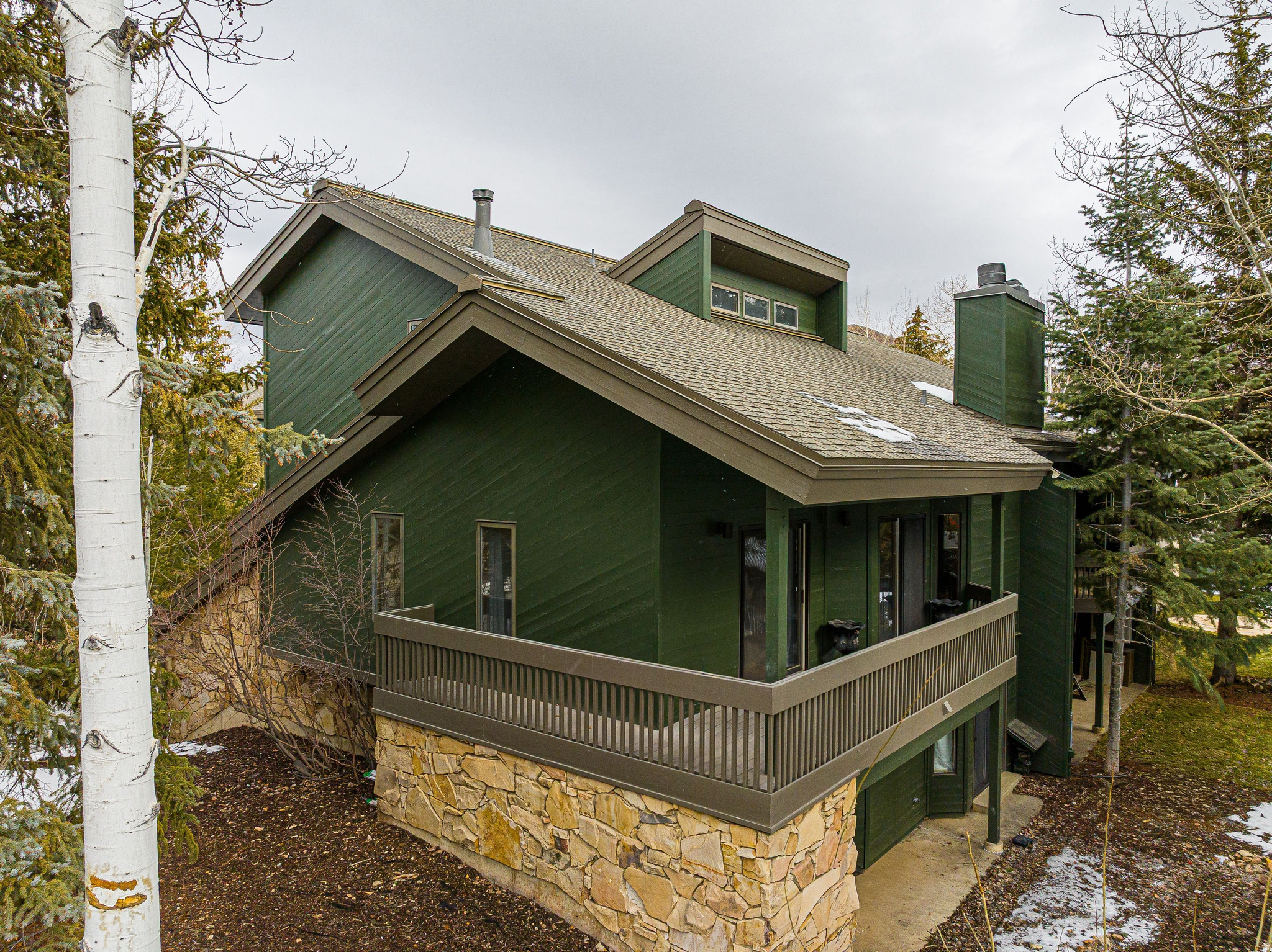 1525 LAKESIDE CIR