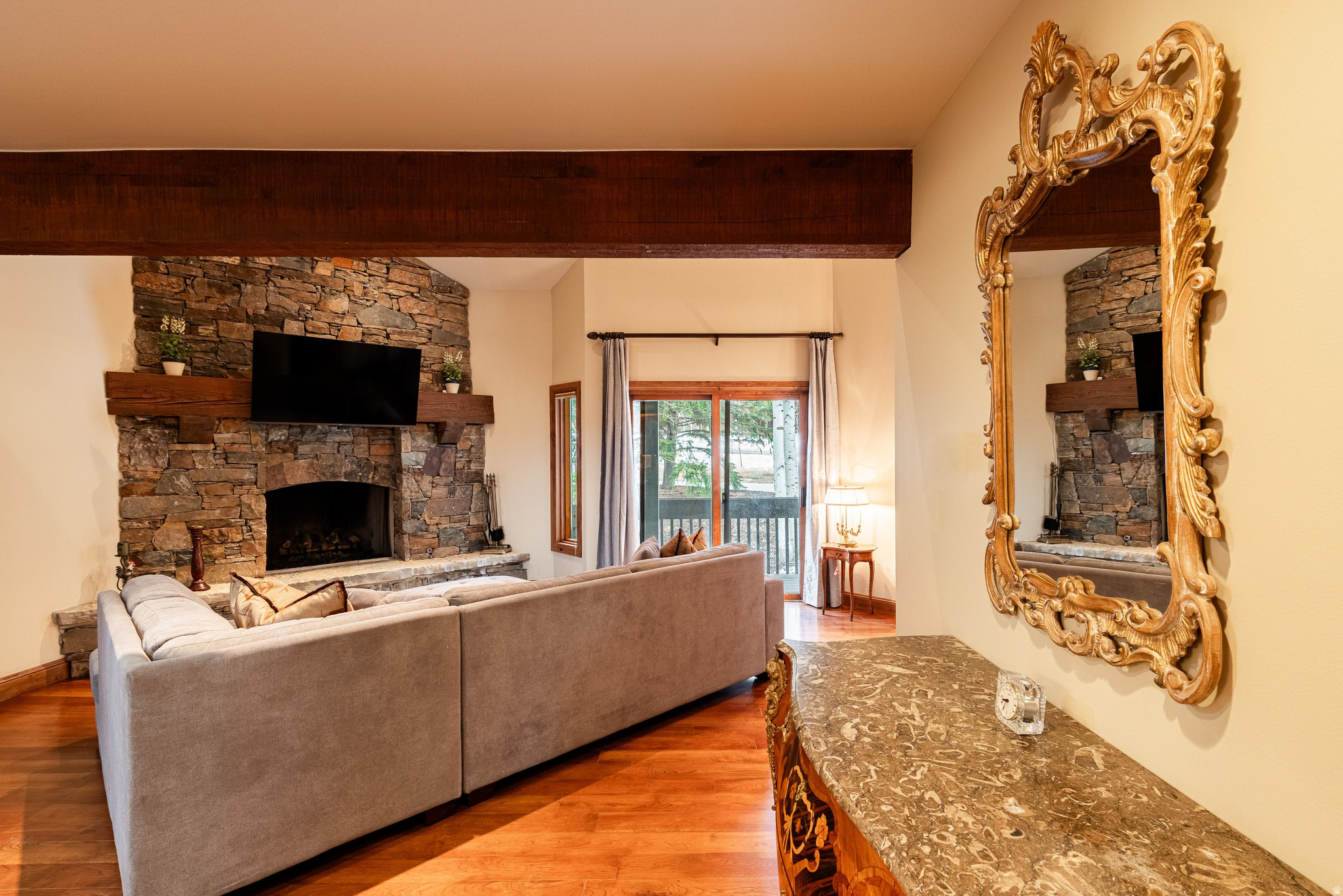 1525 LAKESIDE CIR