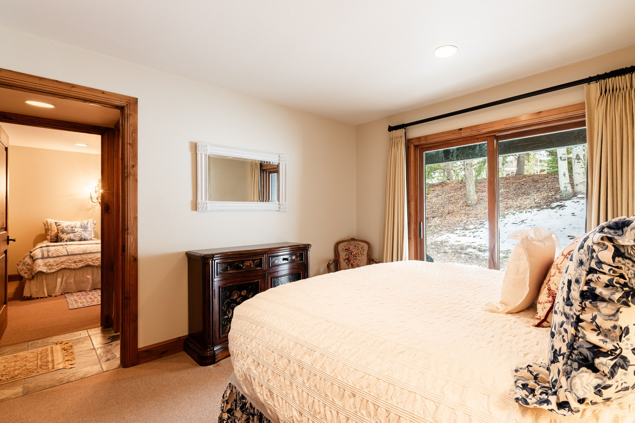 1525 LAKESIDE CIR