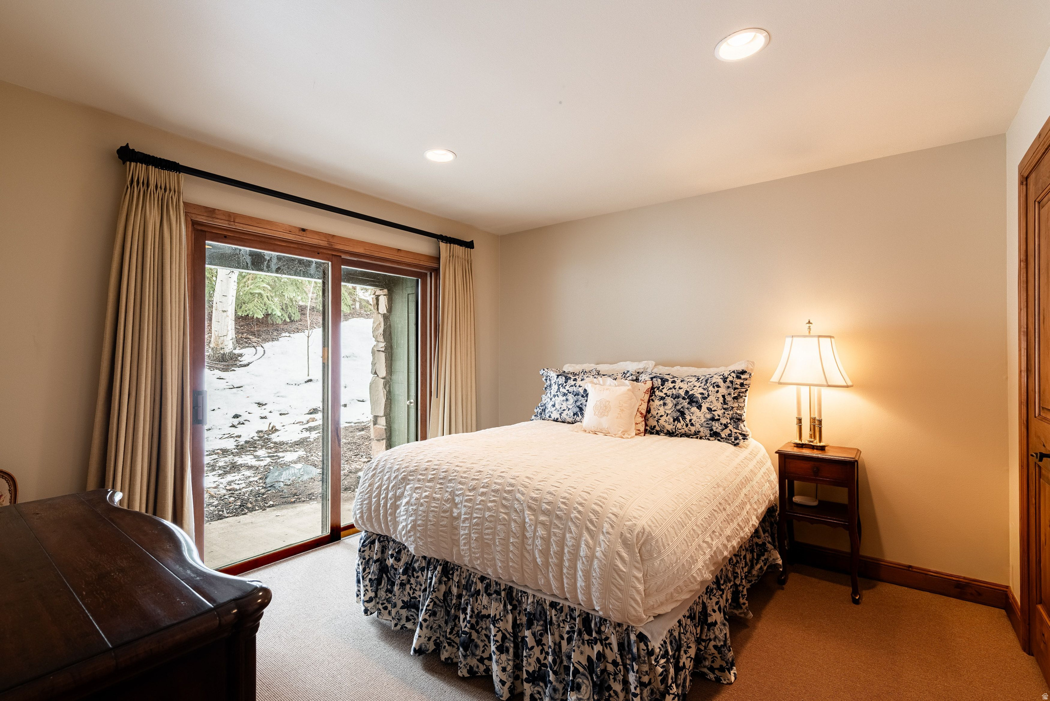 1525 LAKESIDE CIR