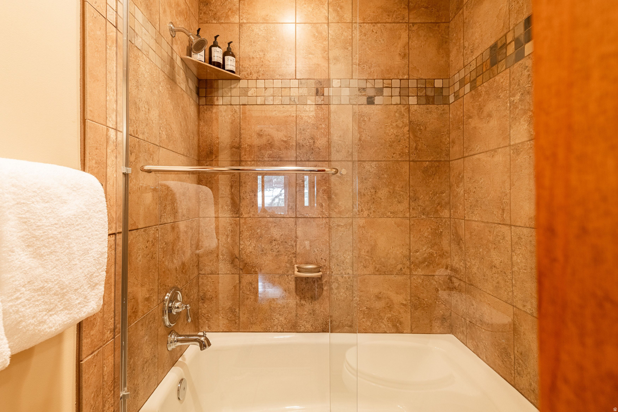 1525 LAKESIDE CIR