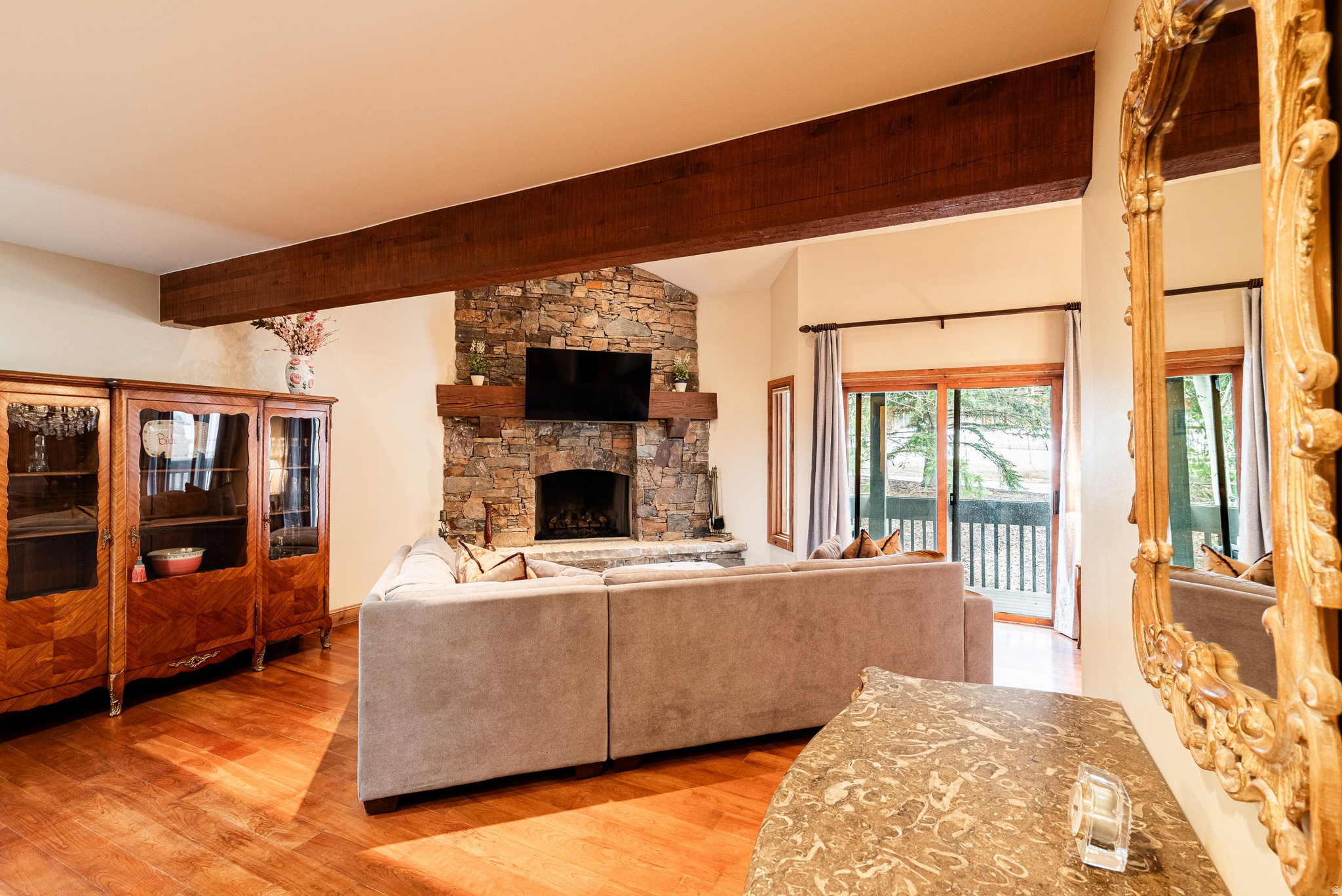 1525 LAKESIDE CIR