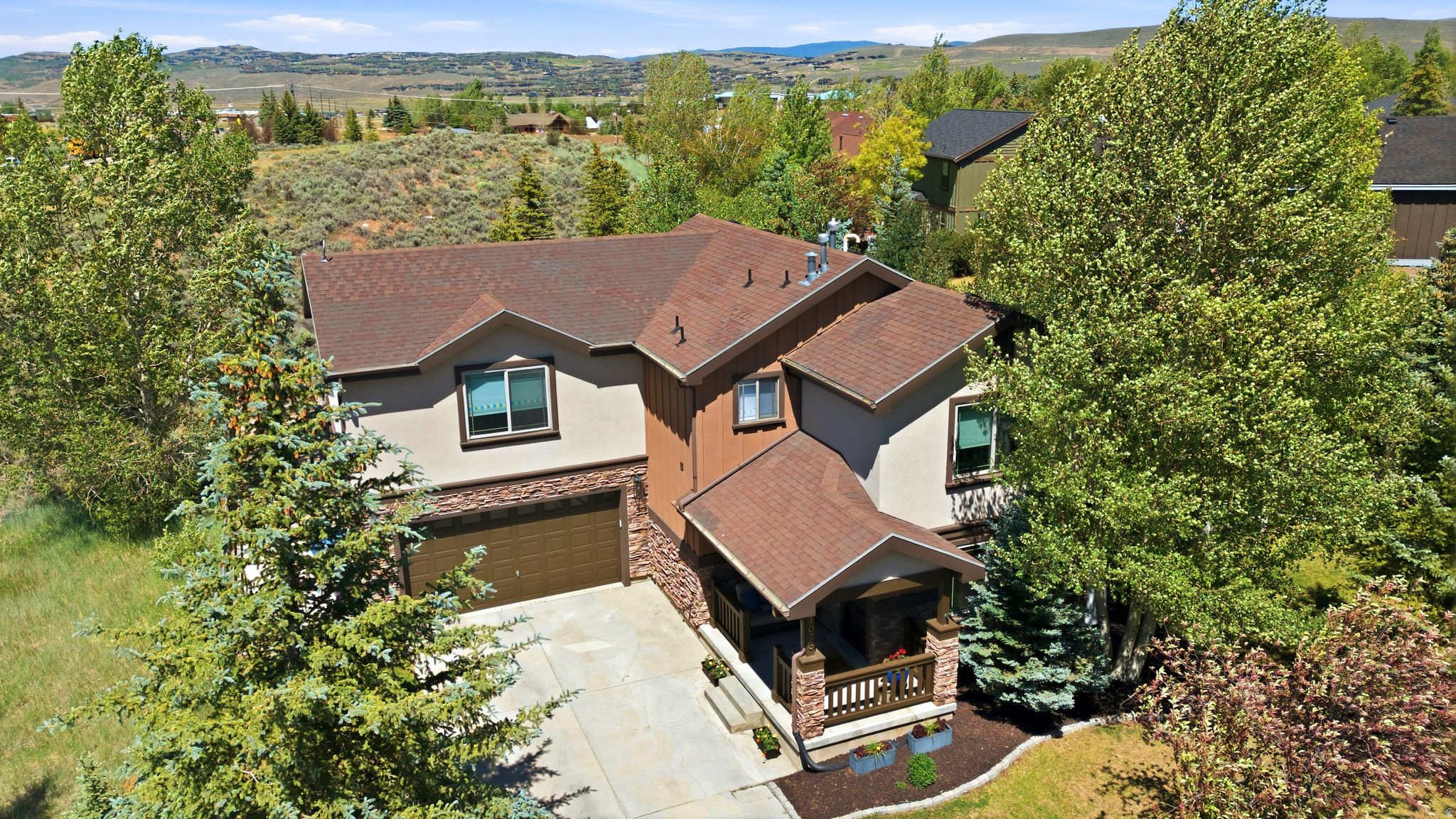 1073 FOXCREST DR