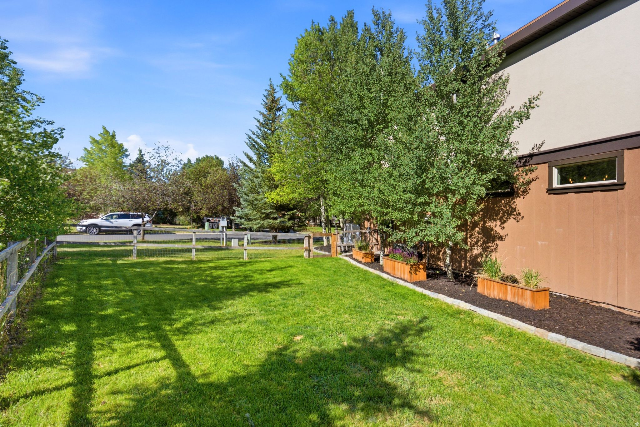 1073 FOXCREST DR
