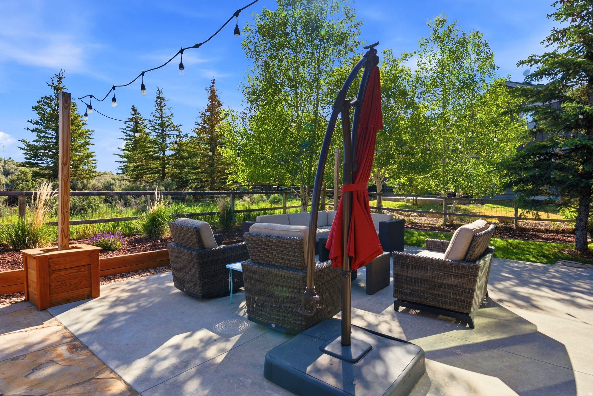 1073 FOXCREST DR