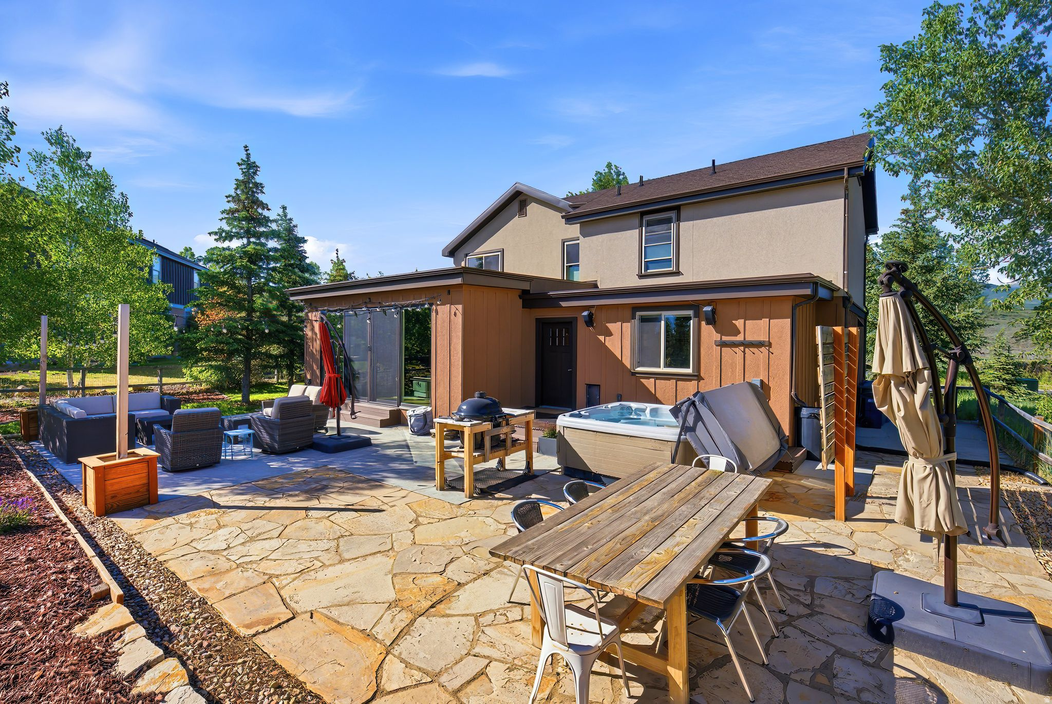 1073 FOXCREST DR