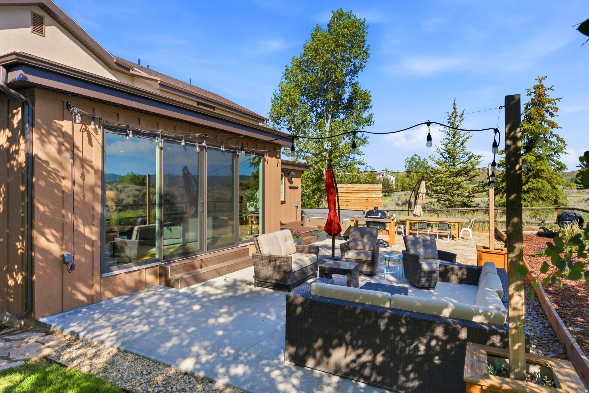 1073 FOXCREST DR