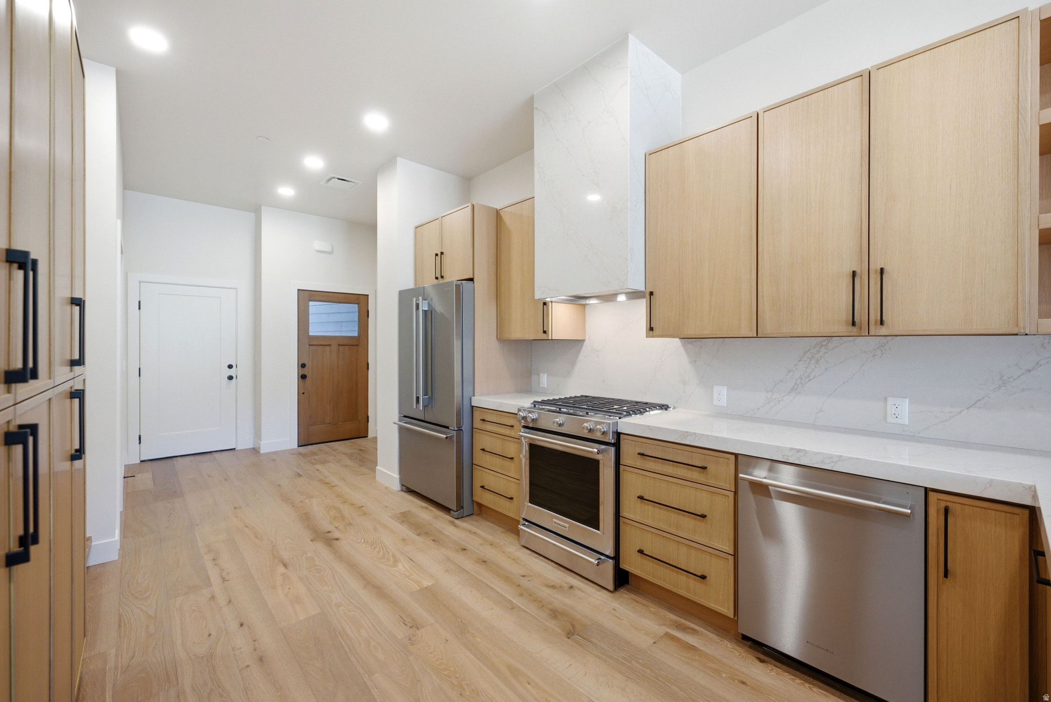 2438 BIG WILLOW TRL #402