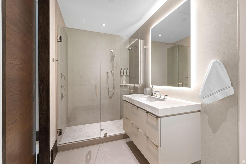 8680 EMPIRE CLUB DR #13