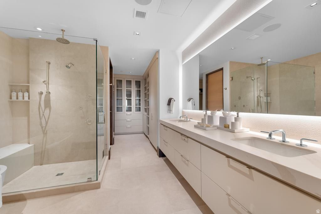 8680 EMPIRE CLUB DR #13