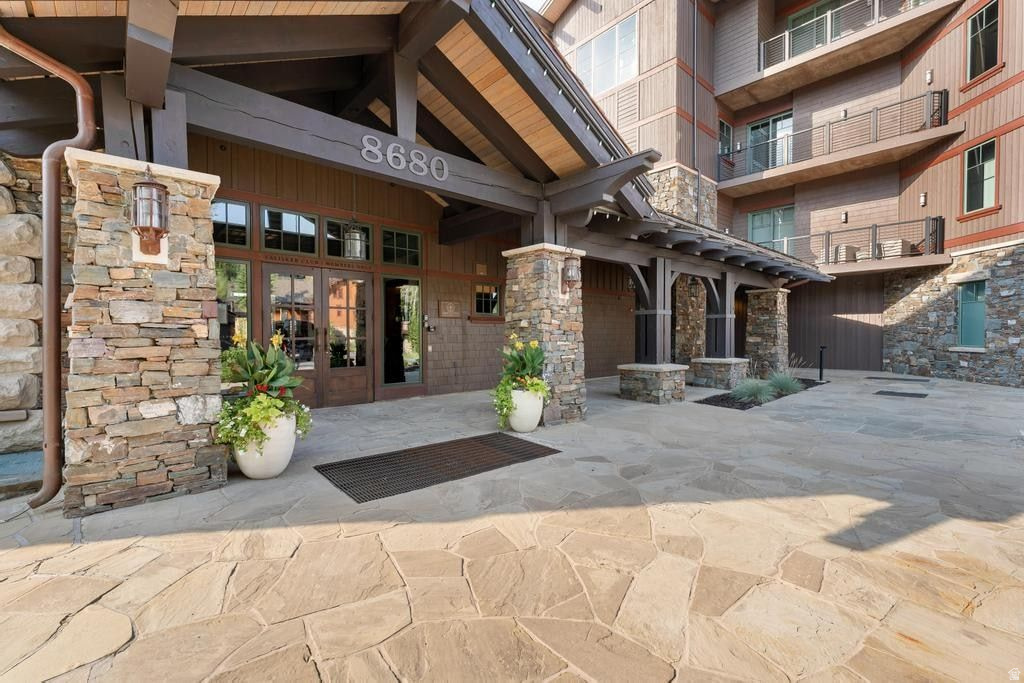8680 EMPIRE CLUB DR #13