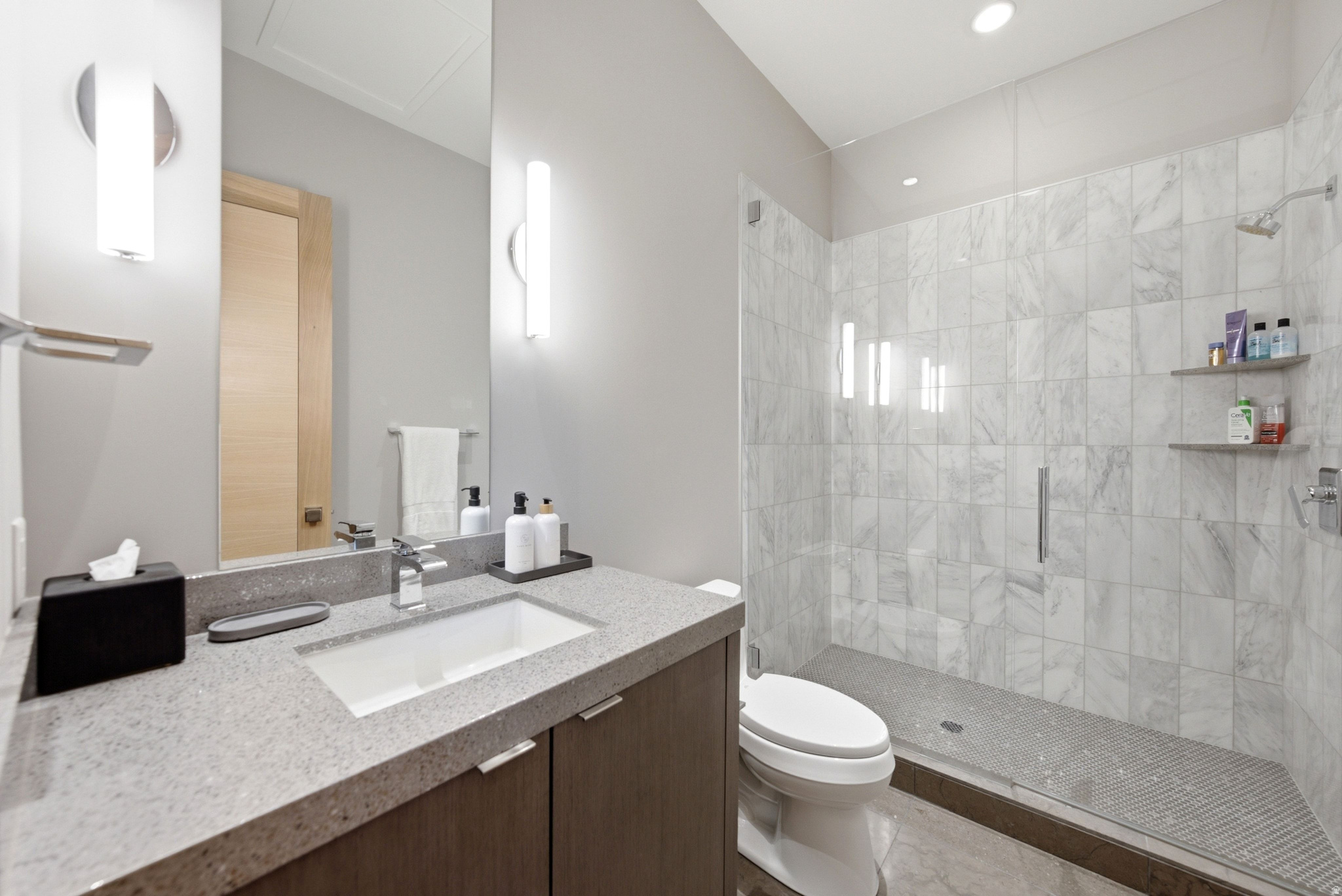 2383 N LAKEVIEW CT