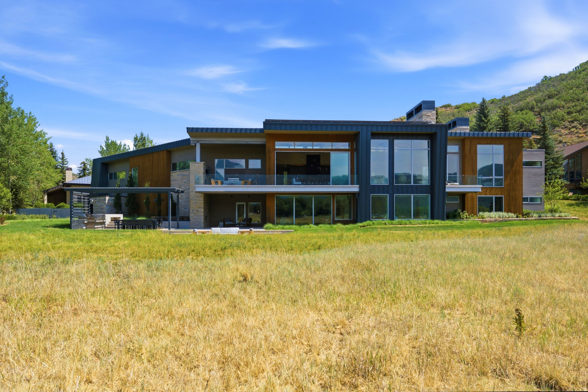2383 N LAKEVIEW CT
