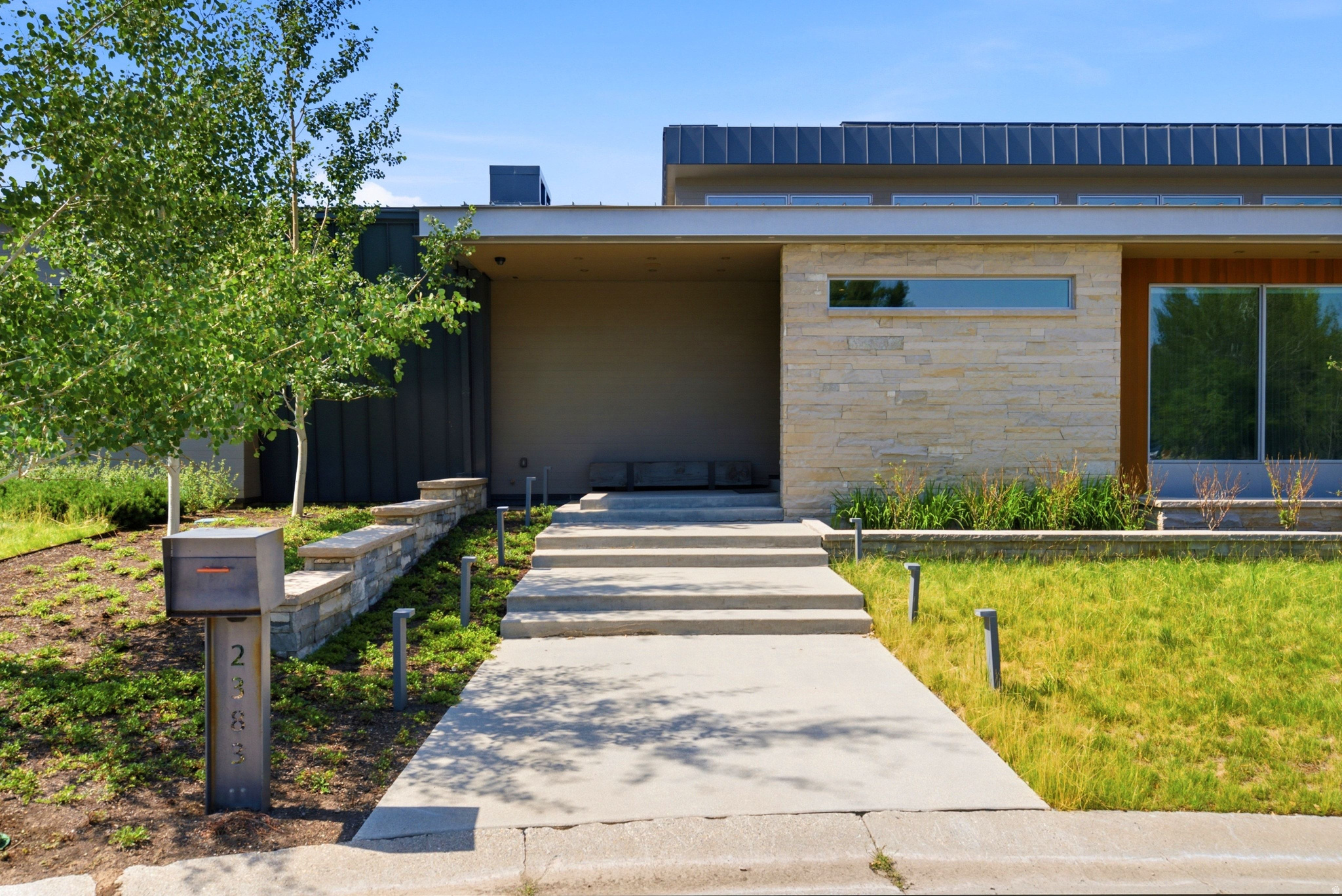 2383 N LAKEVIEW CT