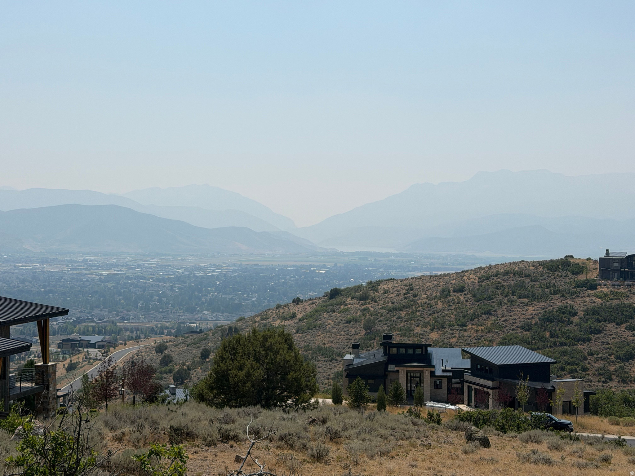 2173 E 2173 E LA SAL PEAK DR Unit: 517