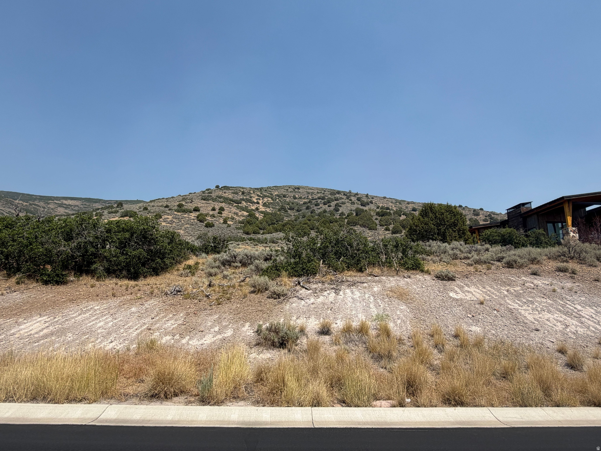 2173 E 2173 E LA SAL PEAK DR Unit: 517