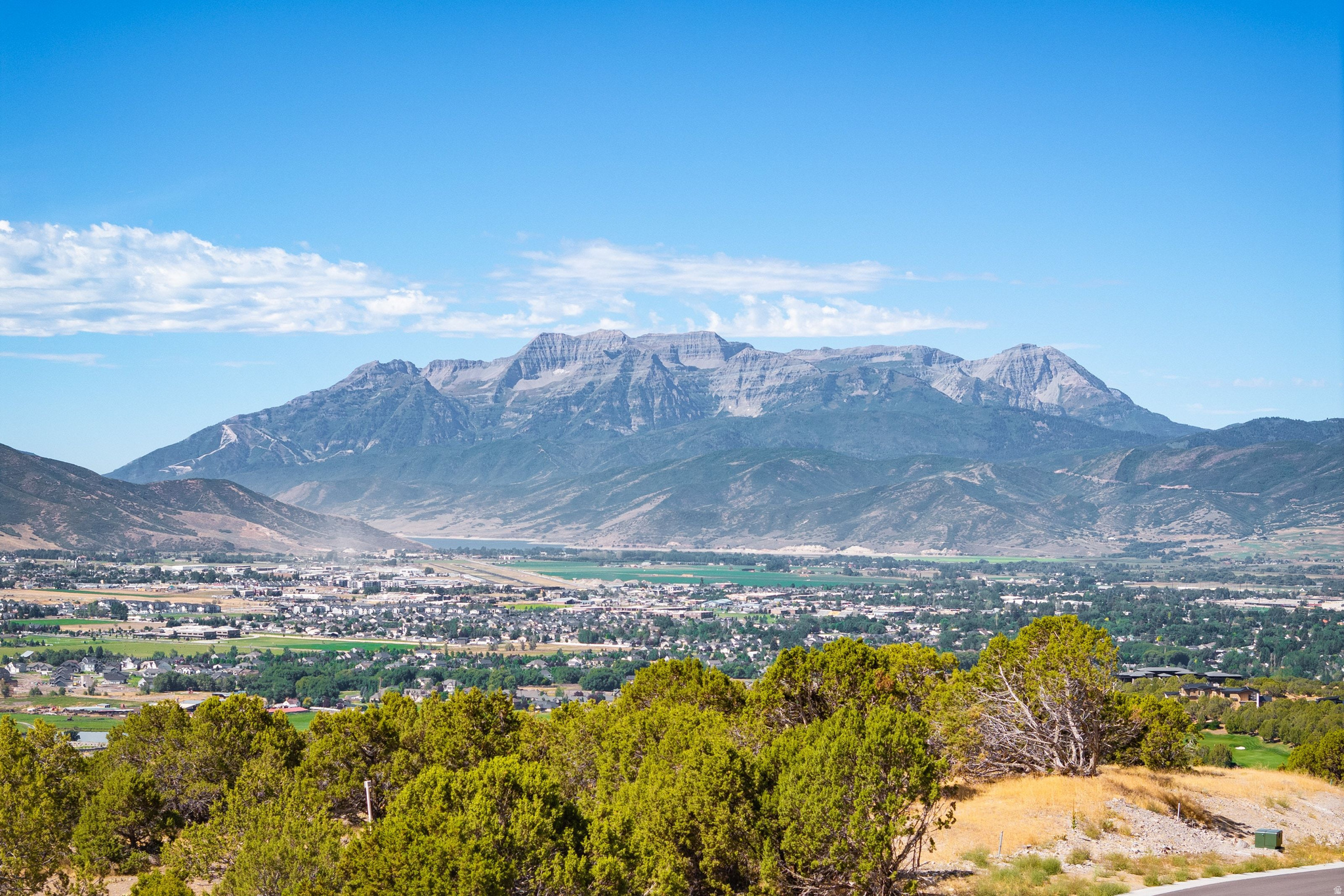 2918 E MOUNT AIRE DR Unit: 825