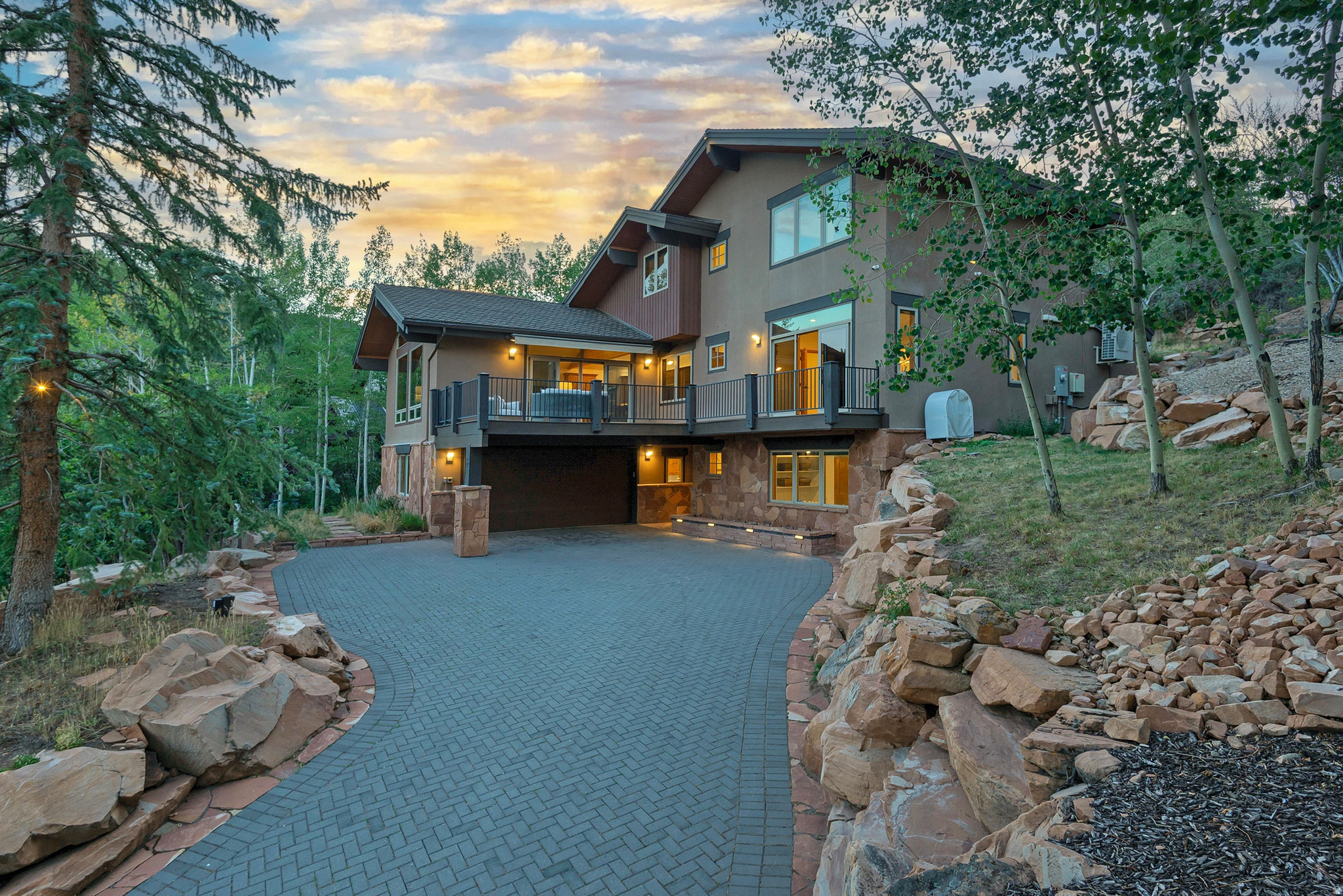 2068 MAHRE DR