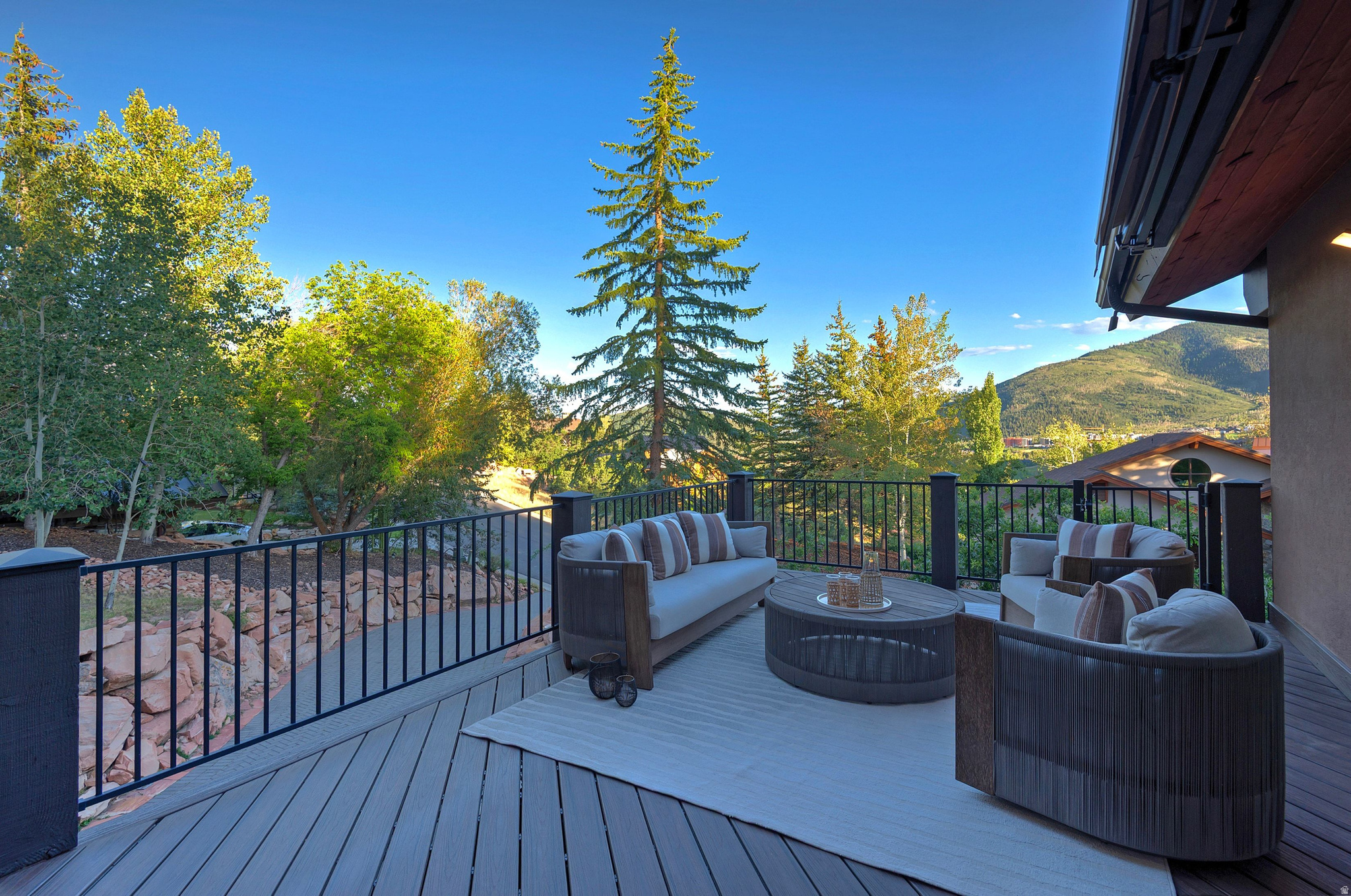2068 MAHRE DR