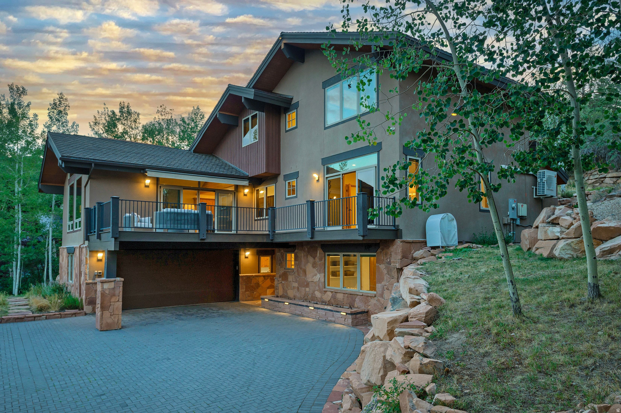 2068 MAHRE DR