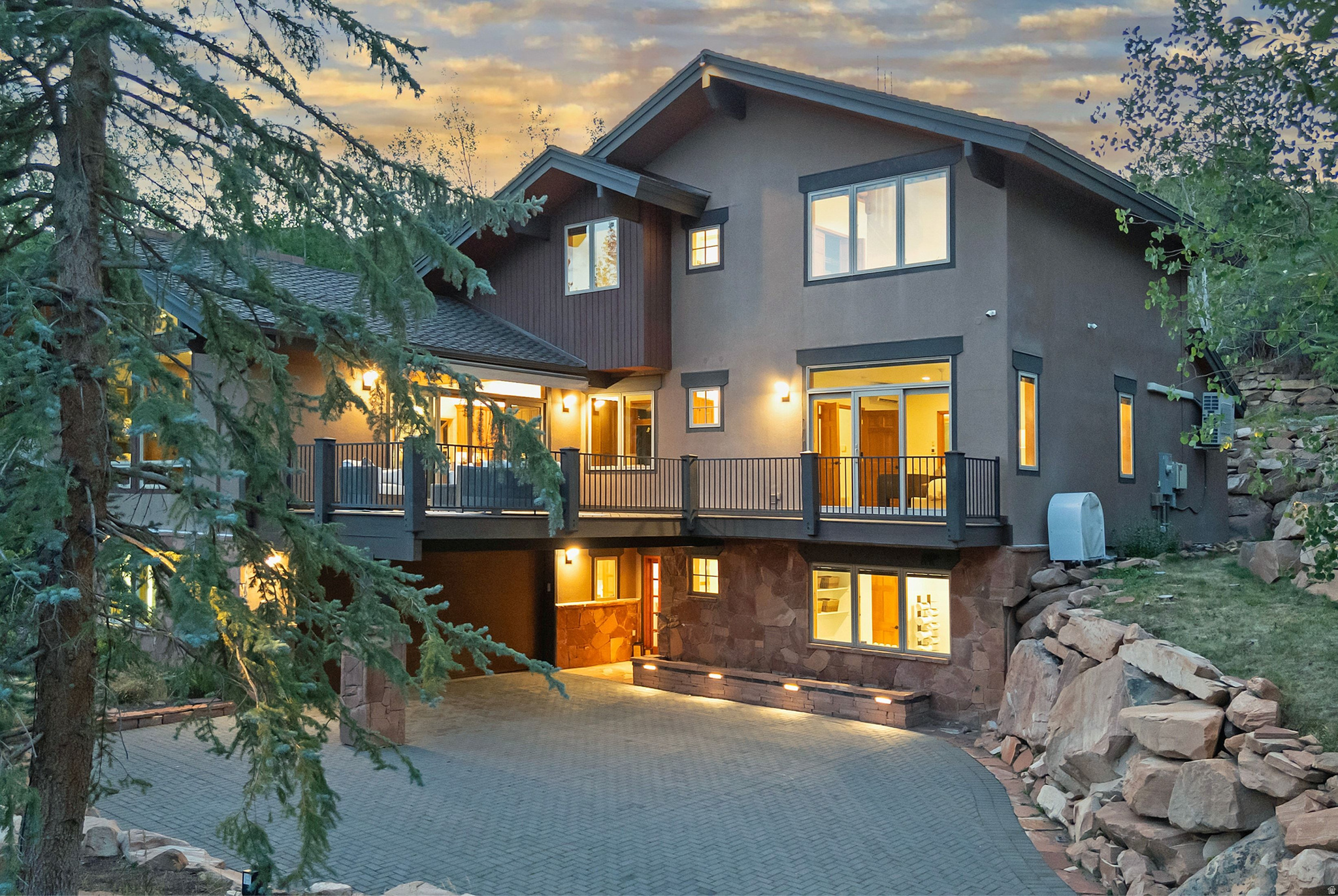 2068 MAHRE DR