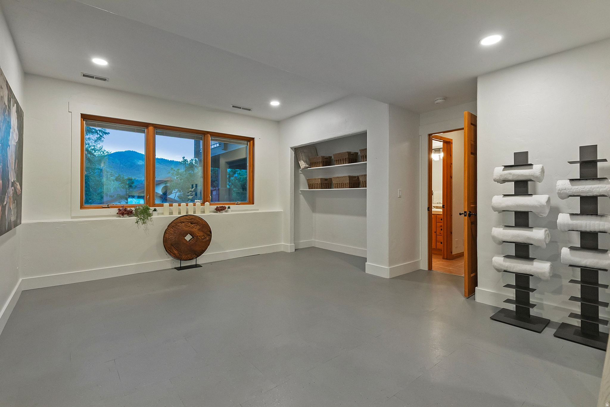 2068 MAHRE DR