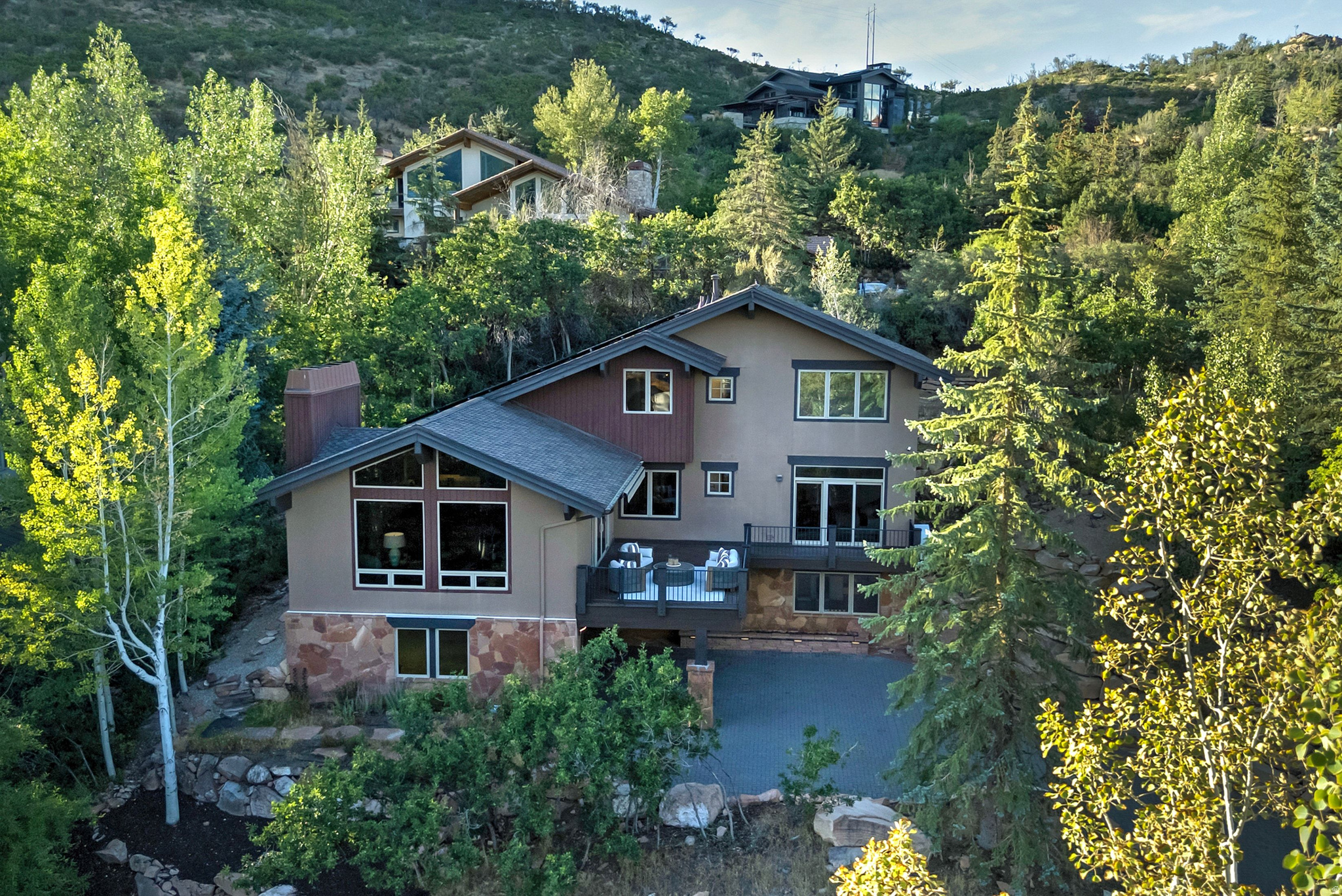 2068 MAHRE DR