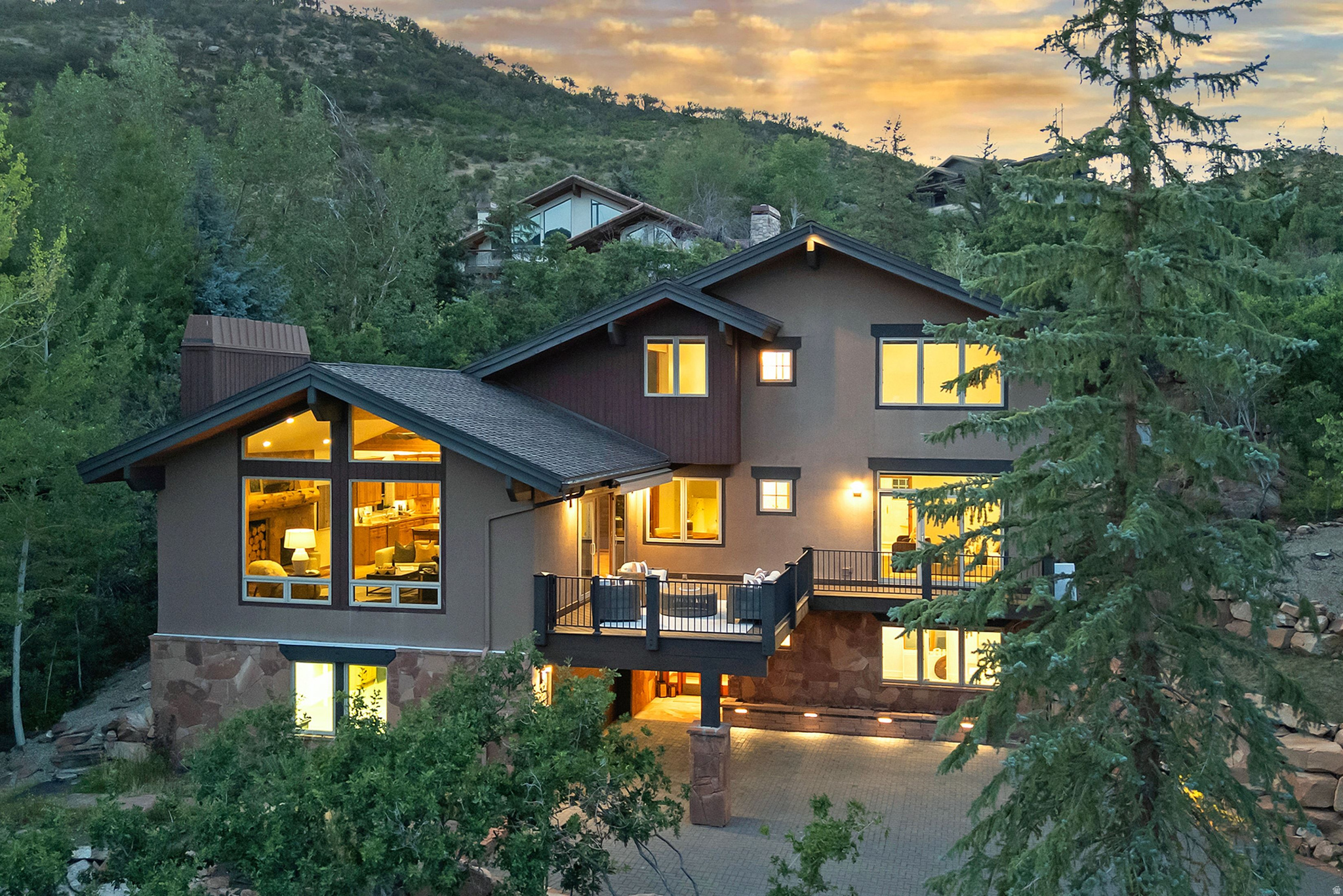2068 MAHRE DR