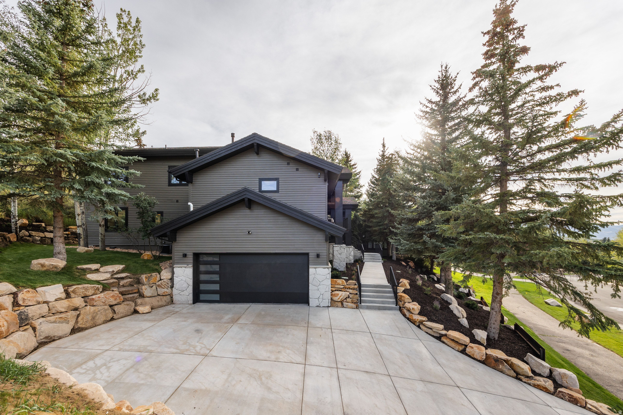 2542 SILVER CLOUD DR