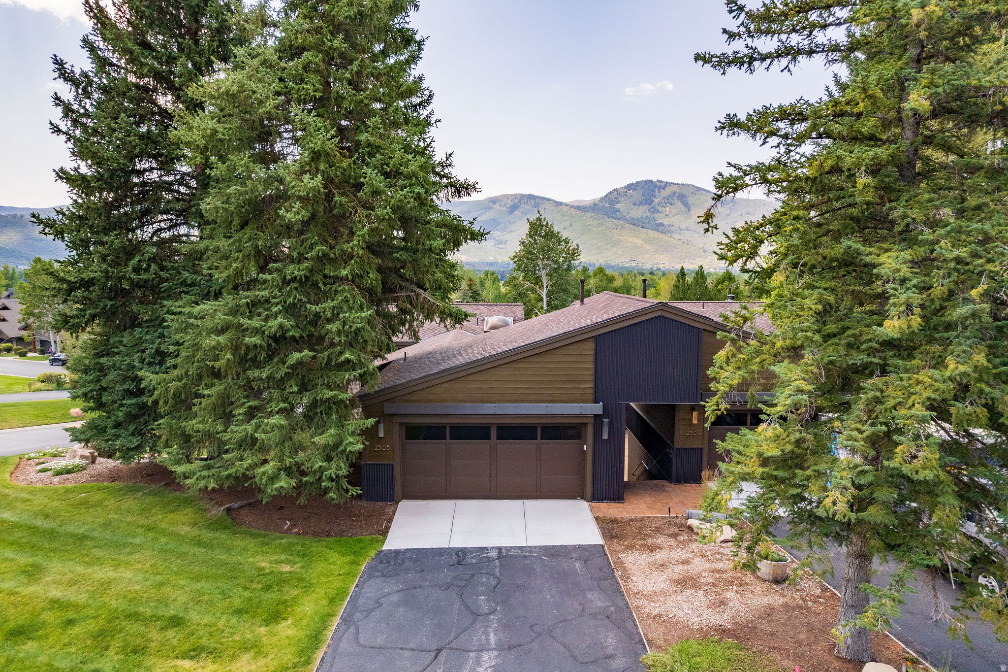 2505 FAIRWAY DR
