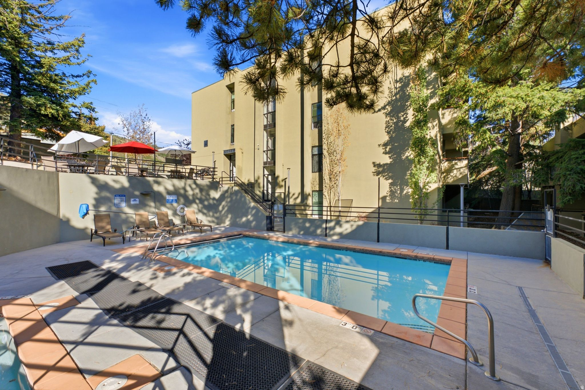 1482 EMPIRE AVE #200