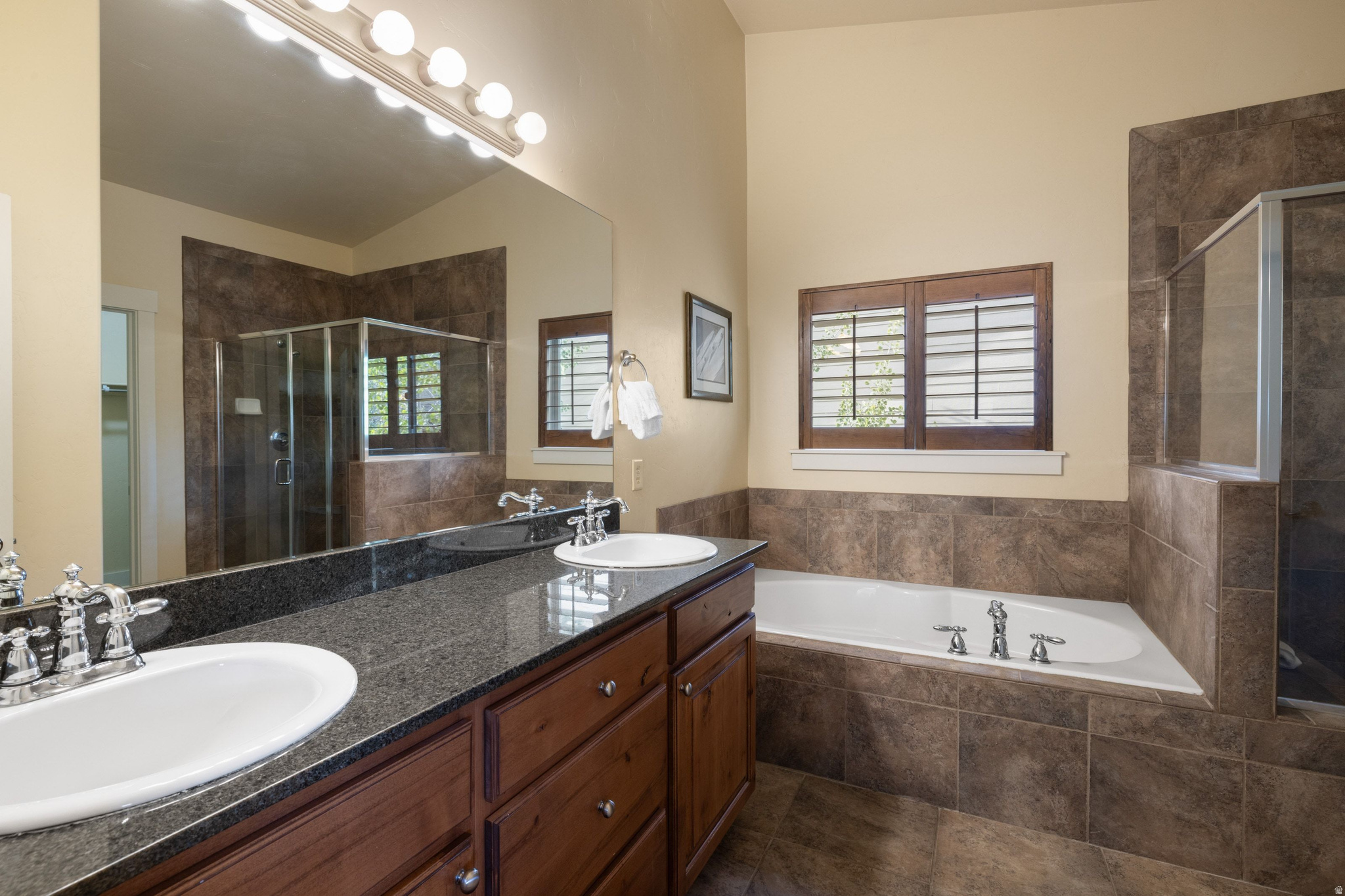 5604 N KODIAK WAY