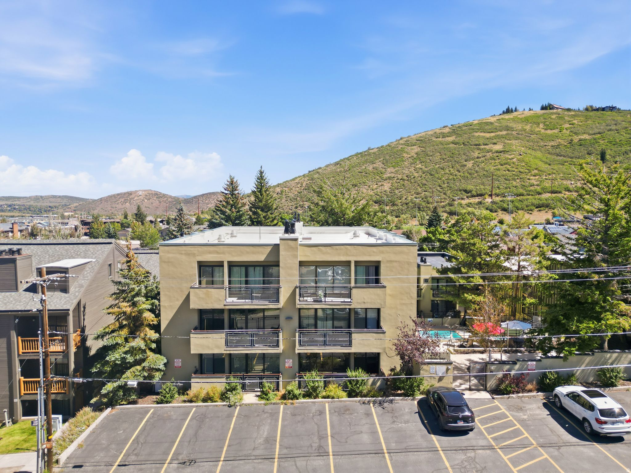 1482 EMPIRE AVE #307